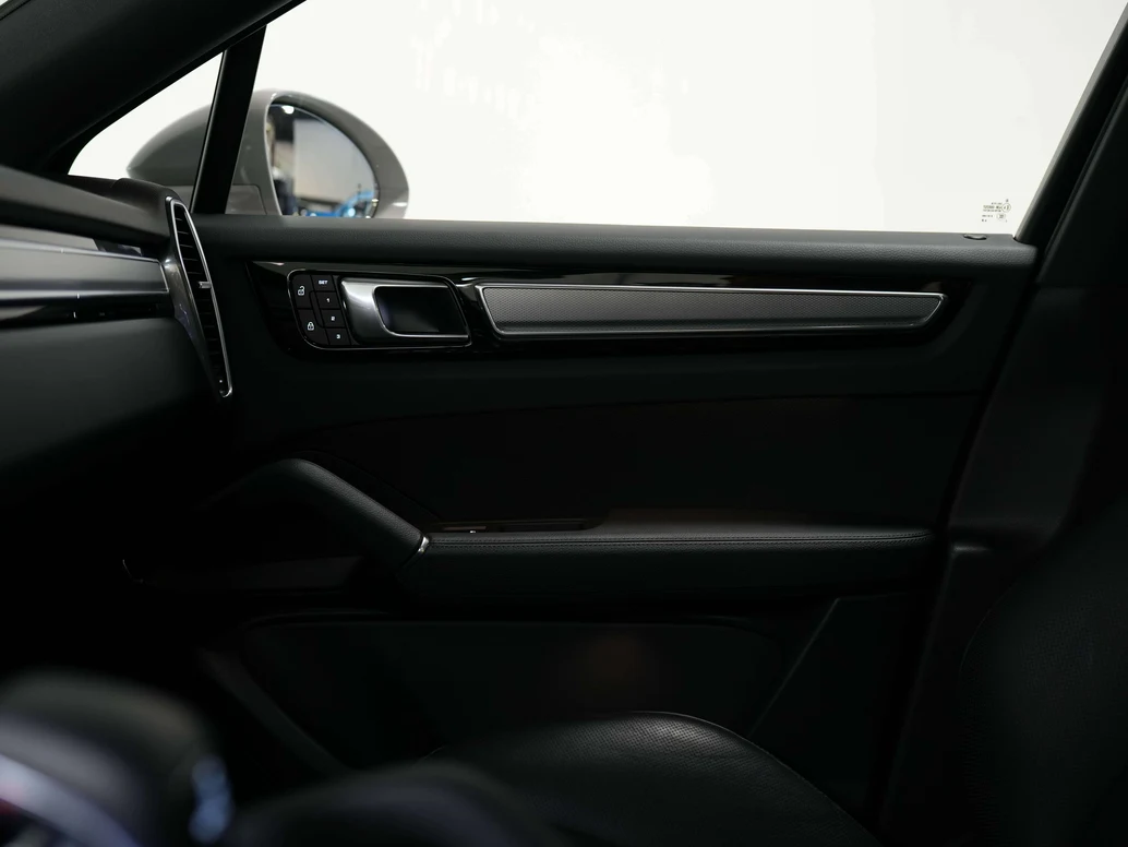2023 Porsche Cayenne E-Hybrid Platinum Edition (3rd Generation), 18/30