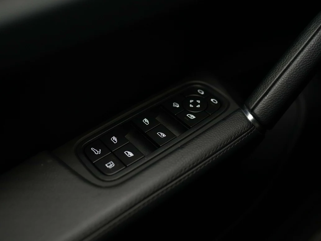 2023 Porsche Cayenne E-Hybrid Platinum Edition (3rd Generation), 25/30