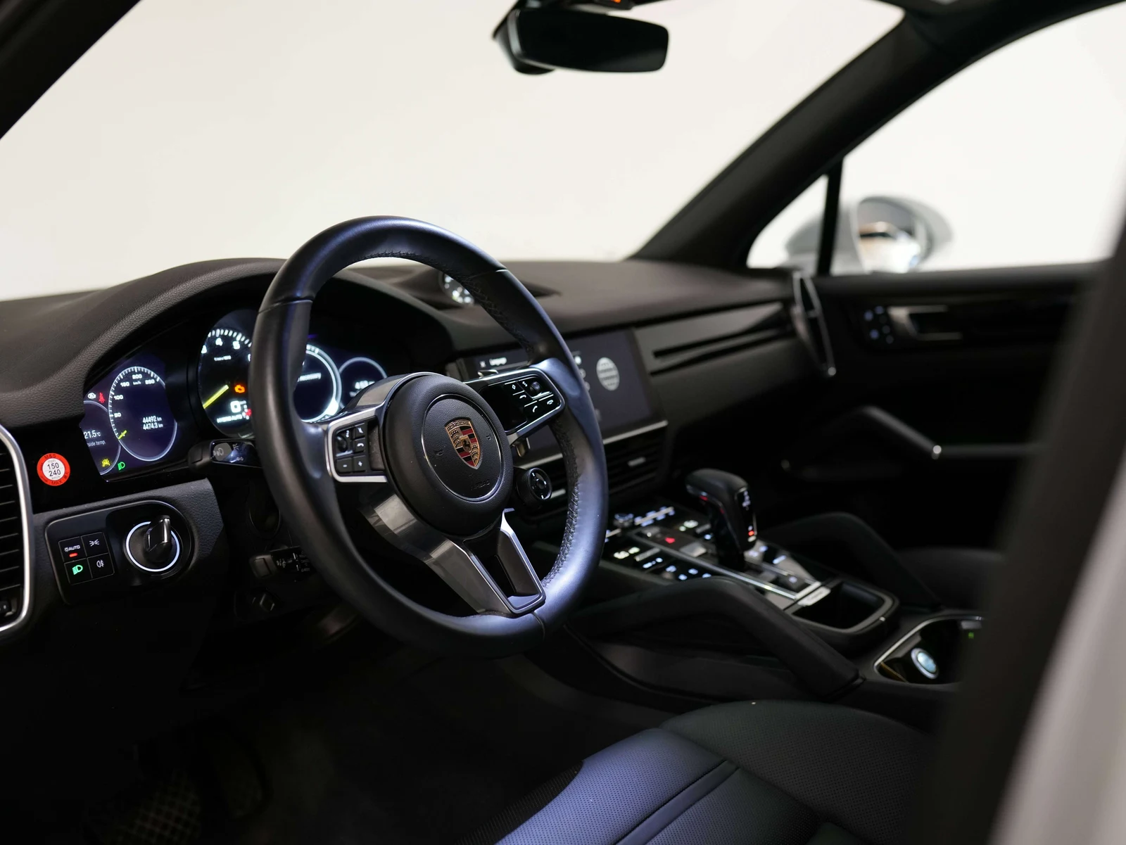 2023 Porsche Cayenne E-Hybrid (3rd Generation), 8/27
