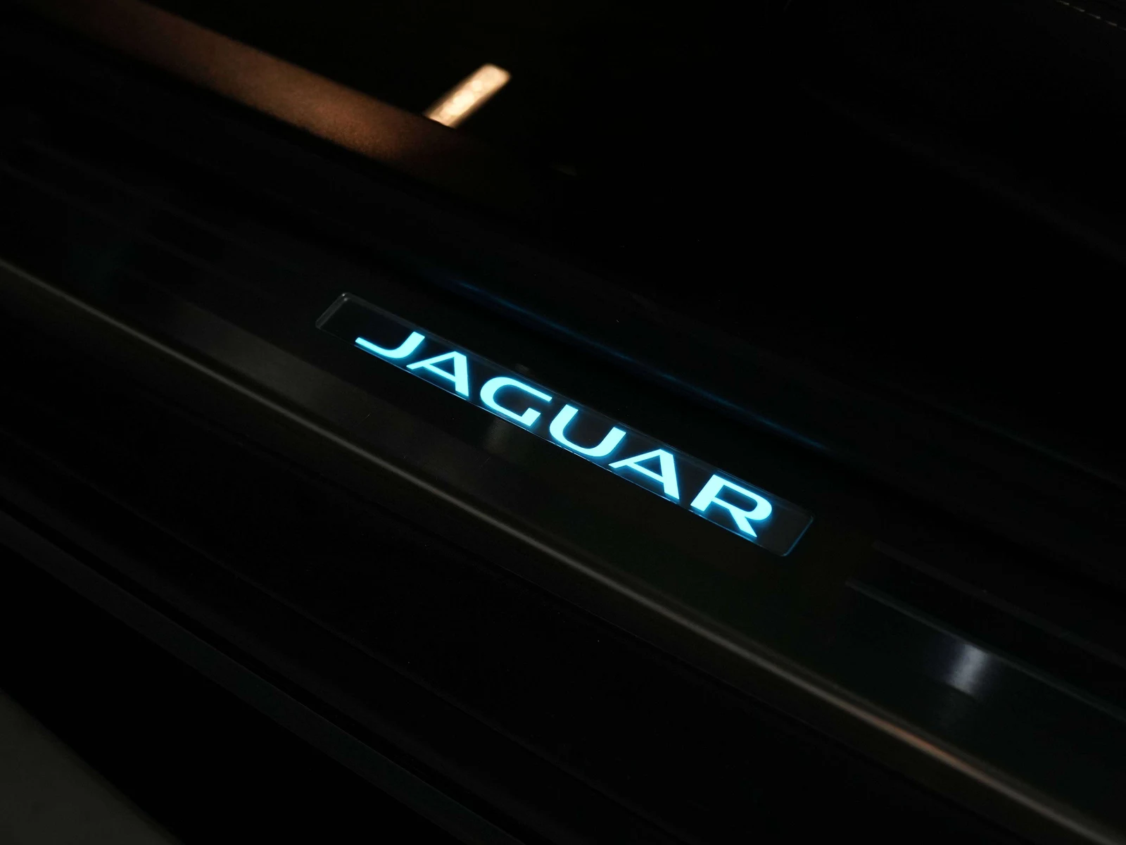 2016 Jaguar F-Type R, 8/24