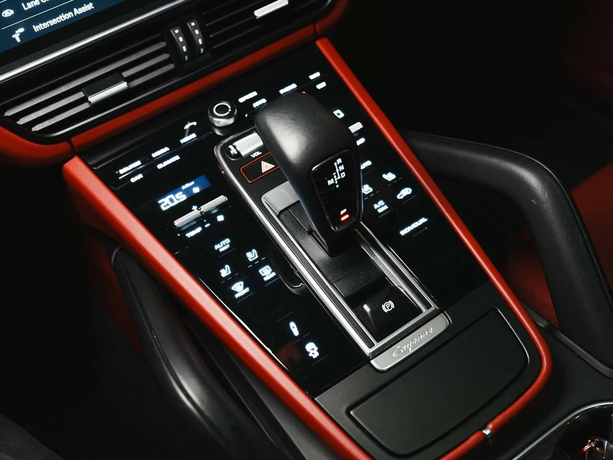 2022 Porsche Cayenne E-Hybrid Coupé (3rd Generation), 21/30