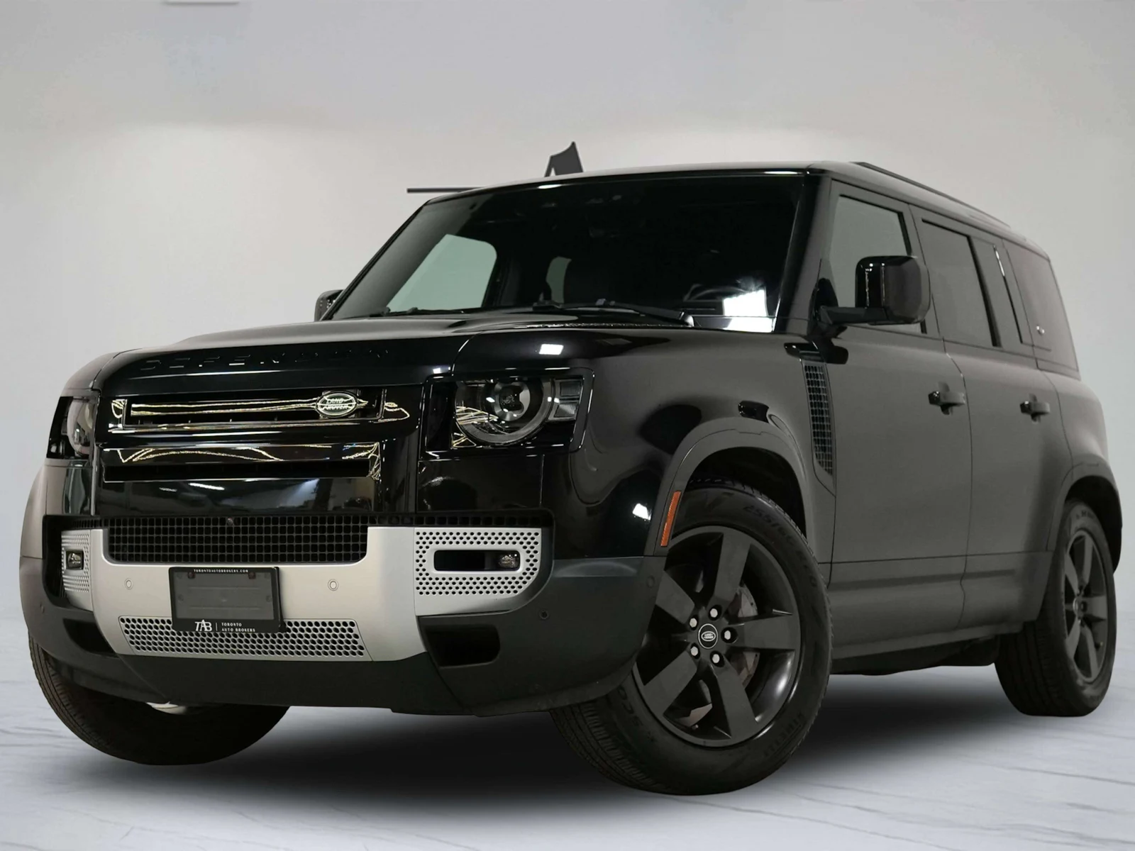 2023 Land Rover Defender 110 SE (L663), 3/30