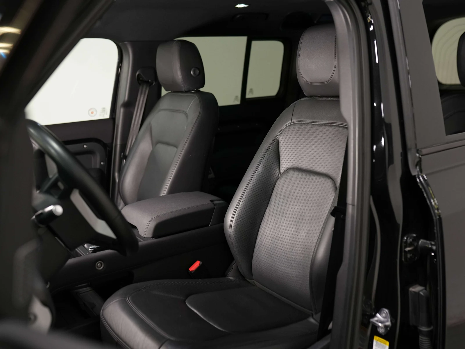 2023 Land Rover Defender 110 SE (L663), 16/30