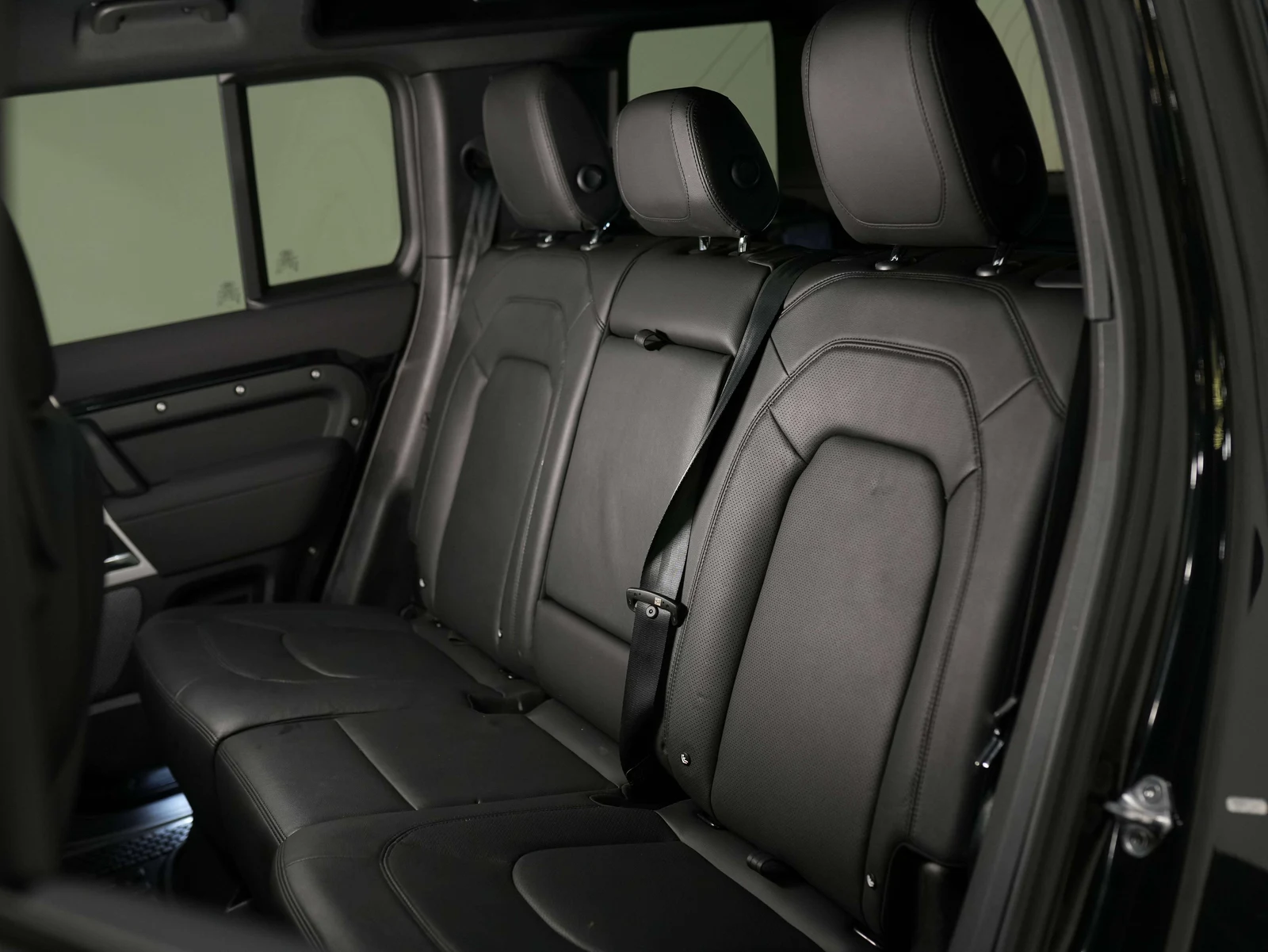 2023 Land Rover Defender 110 SE (L663), 17/30