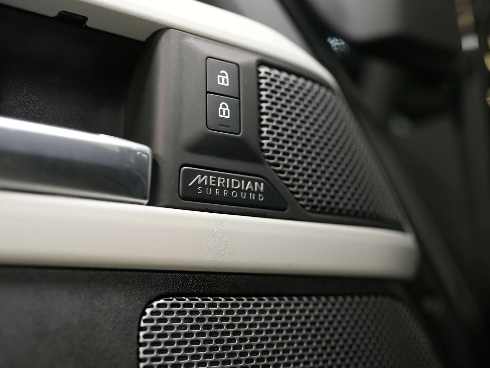 2023 Land Rover Defender 110 SE (L663), 25/30