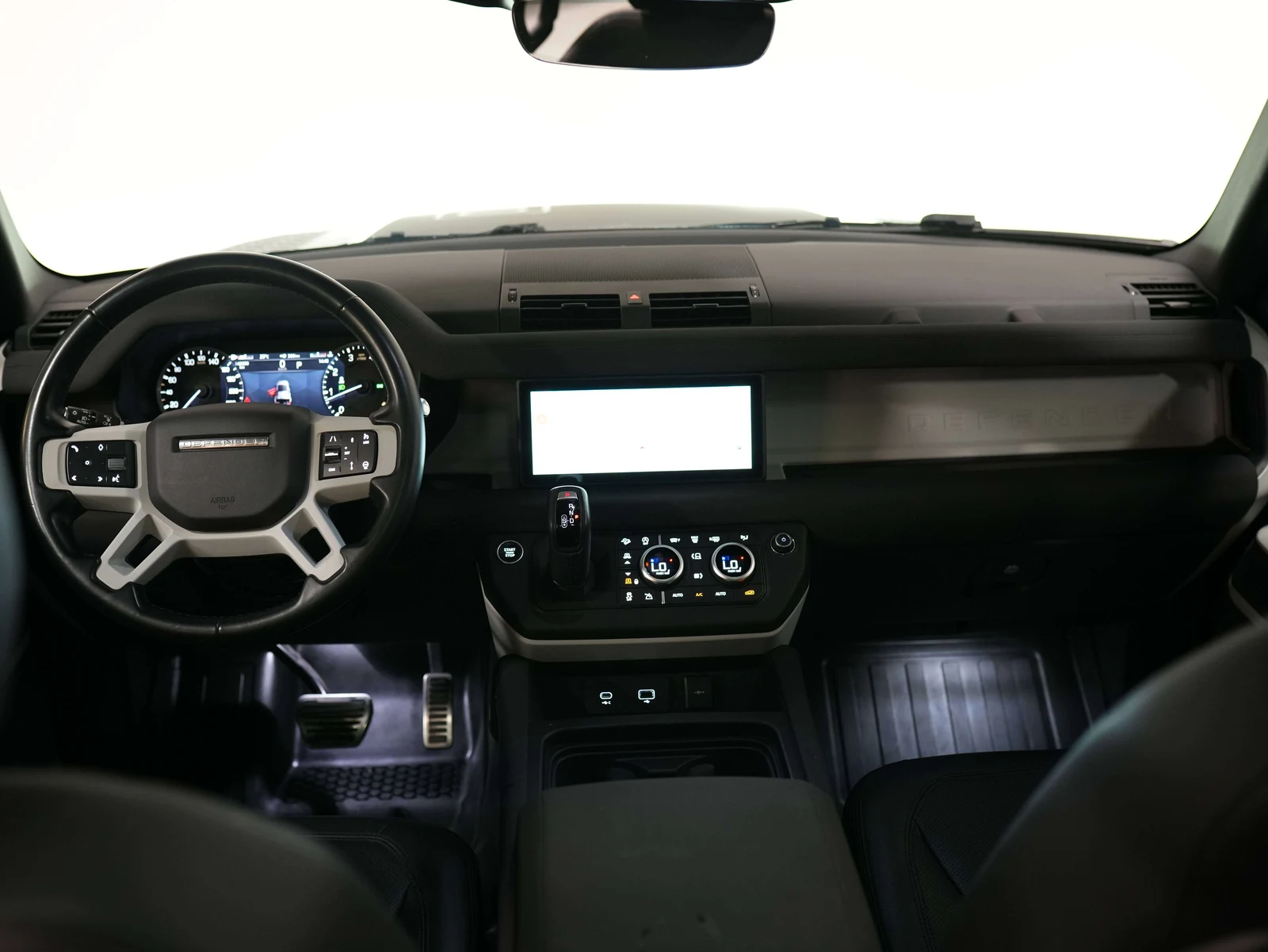 2023 Land Rover Defender 110 SE (L663), 27/30