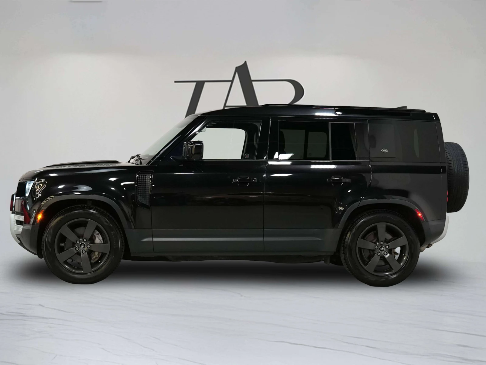 2023 Land Rover Defender 110 SE (L663), 30/30