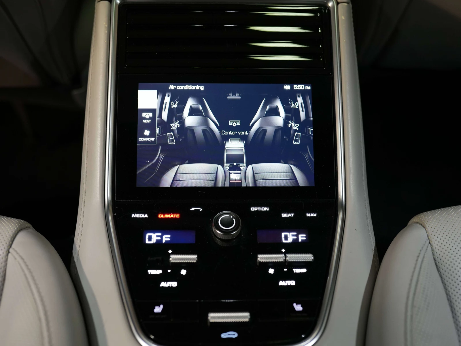 2017 Porsche Panamera Turbo (971), 27/30