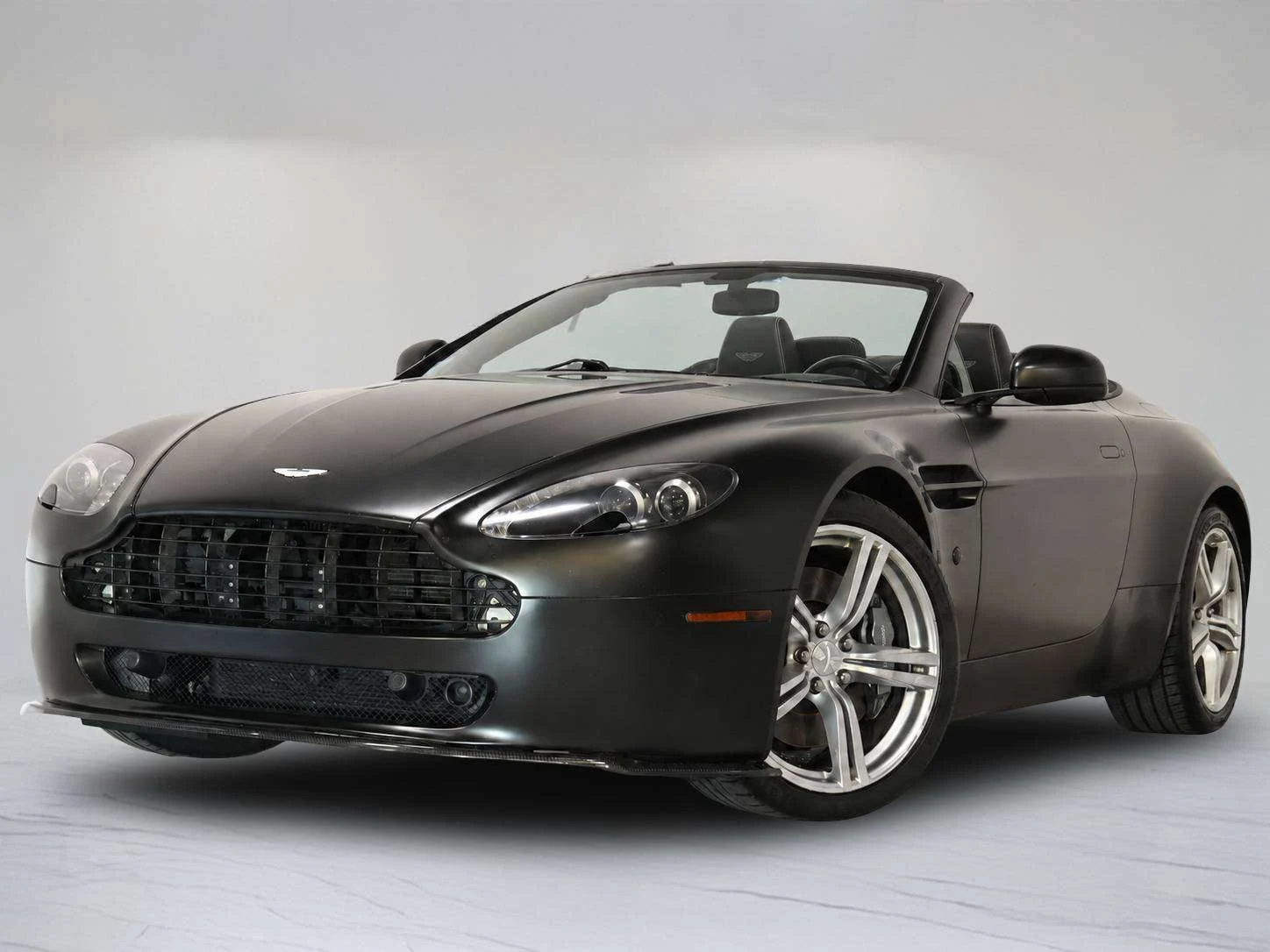 Aston Martin V8 Vantage Roadster | Toronto Auto Brokers
