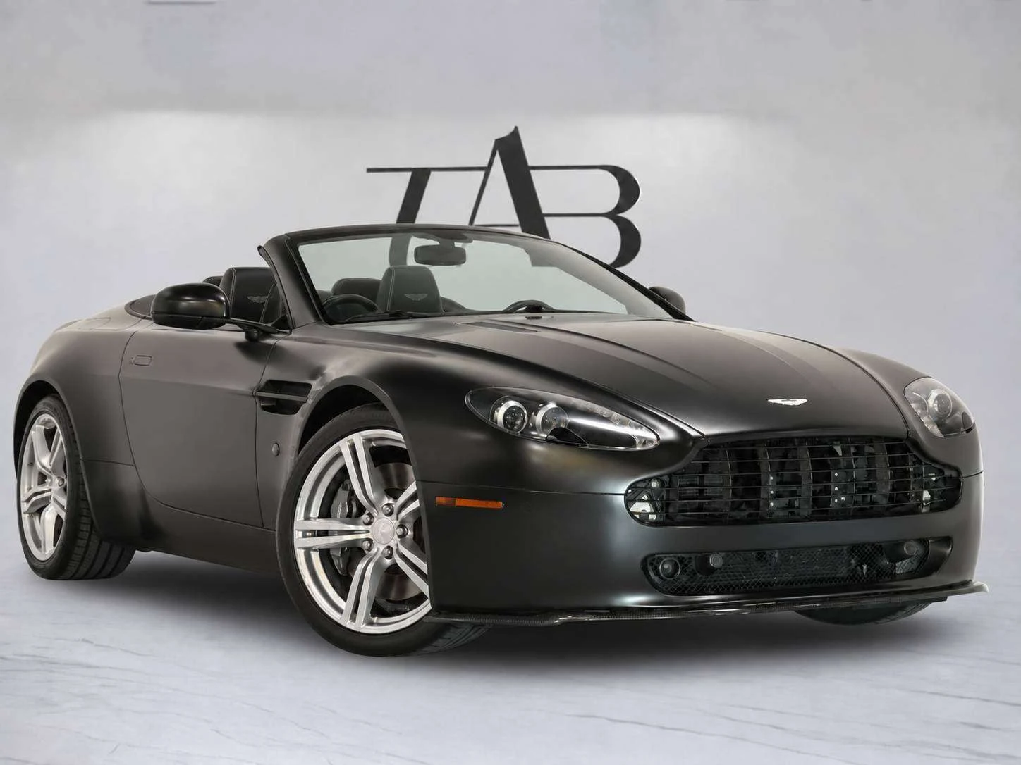2010 Aston Martin V8 Vantage Roadster, 2/25