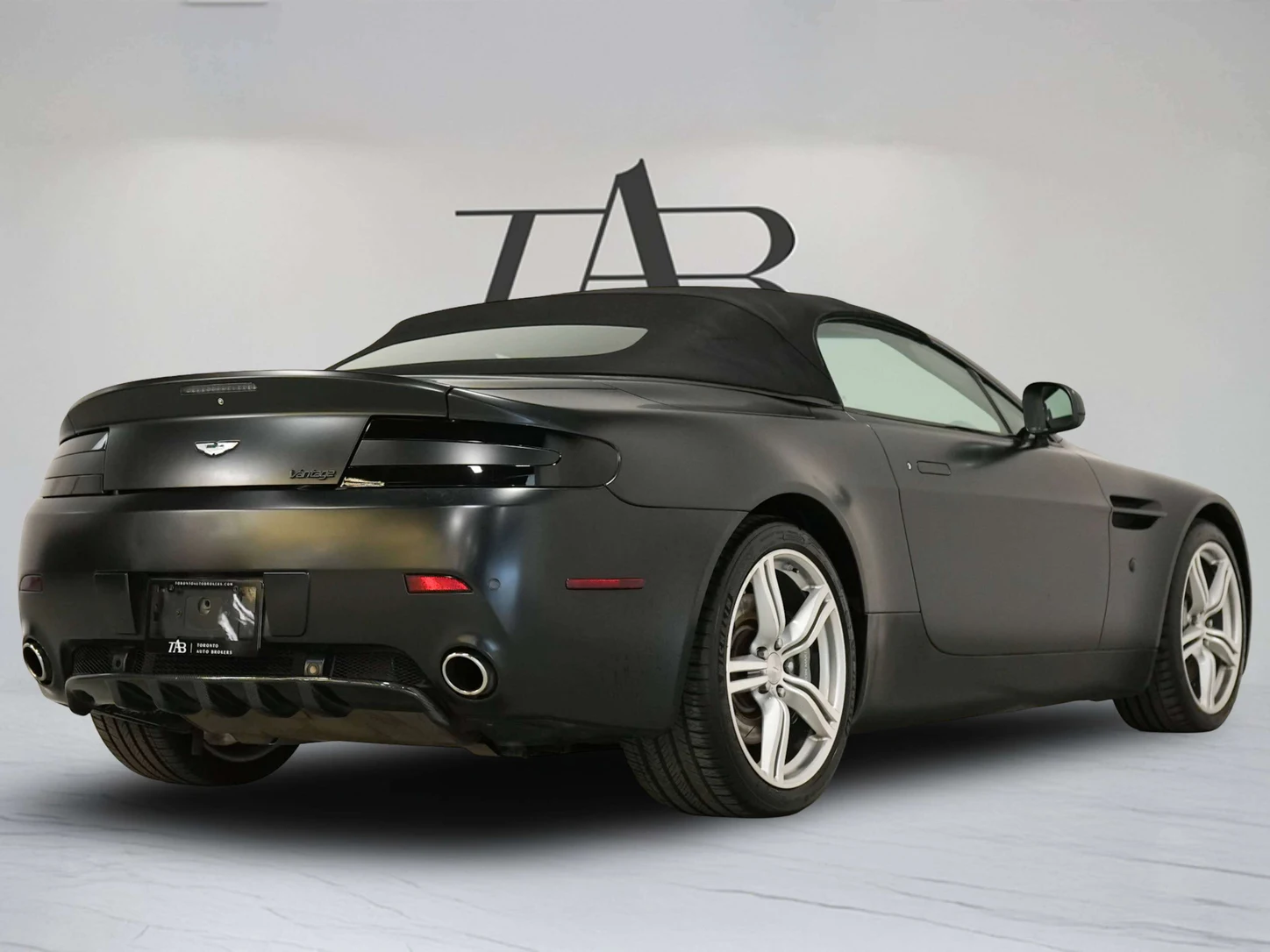 2010 Aston Martin V8 Vantage Roadster, 6/25