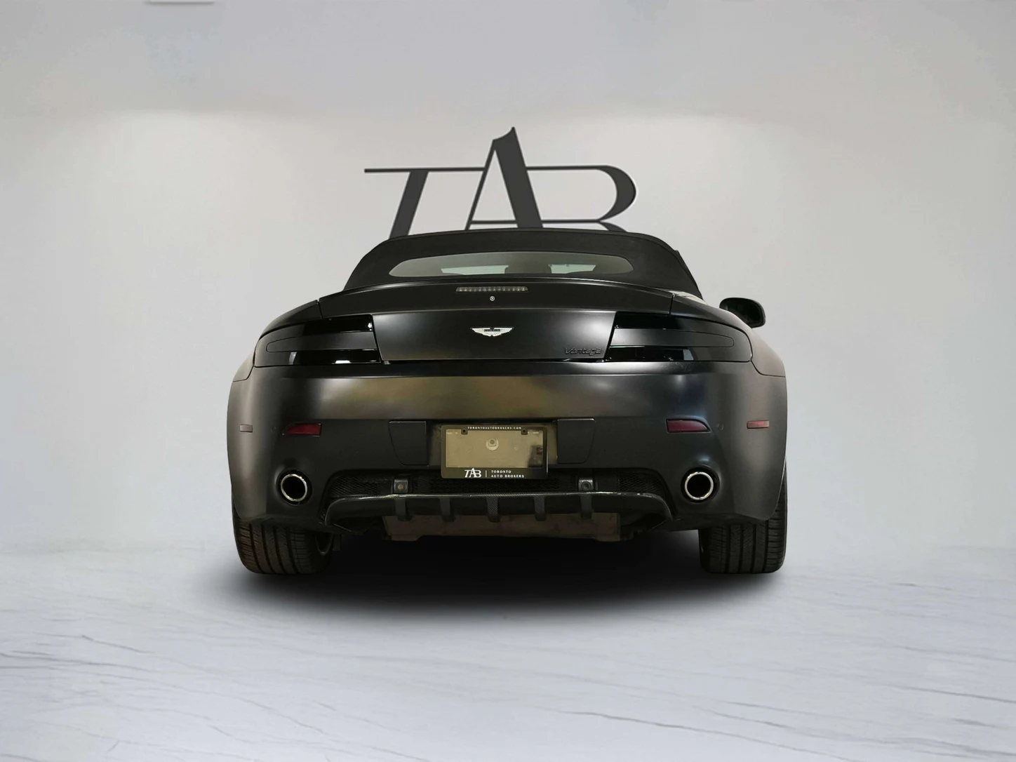 2010 Aston Martin V8 Vantage Roadster, 8/25