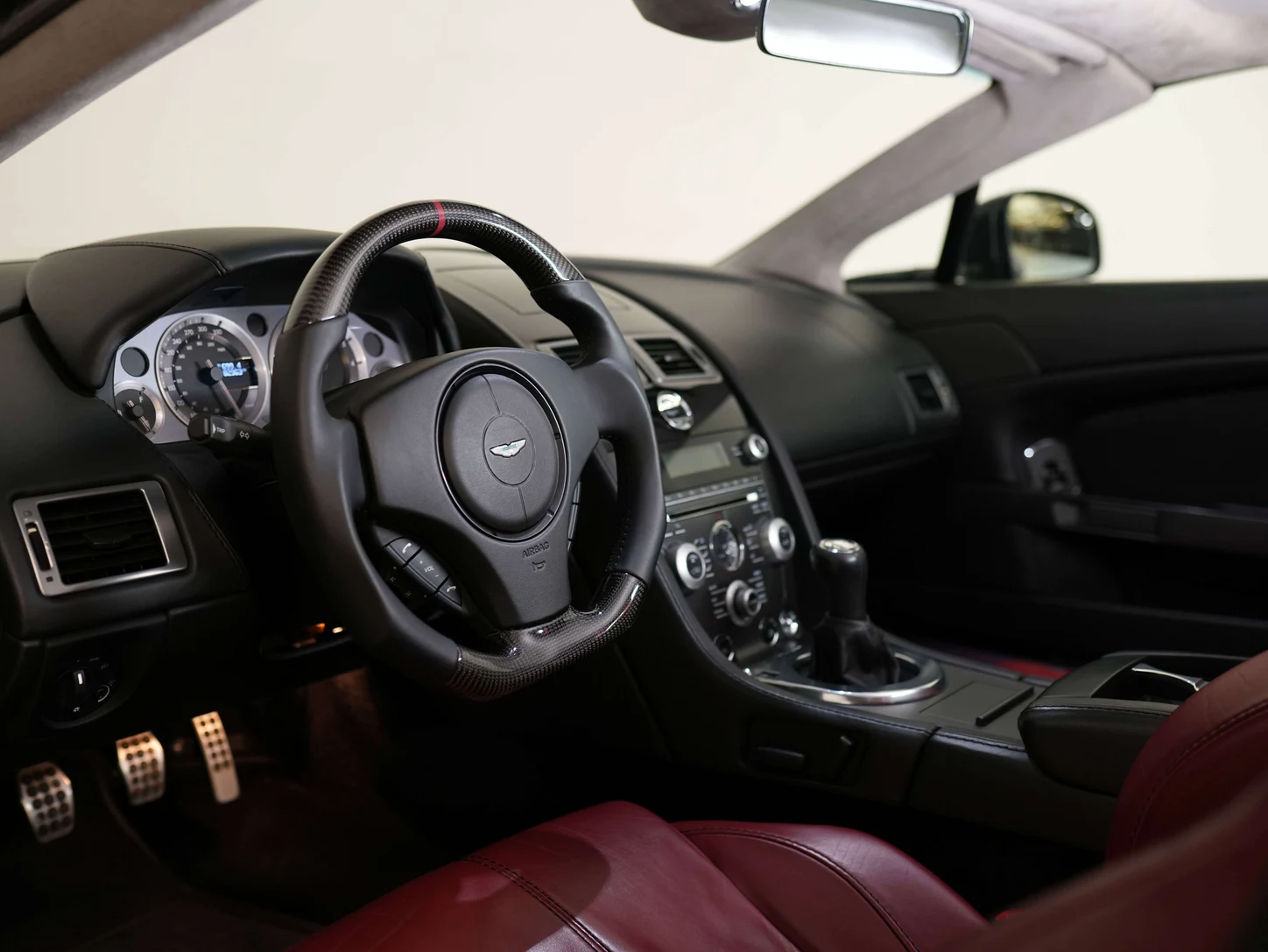 2010 Aston Martin V8 Vantage Roadster, 11/25
