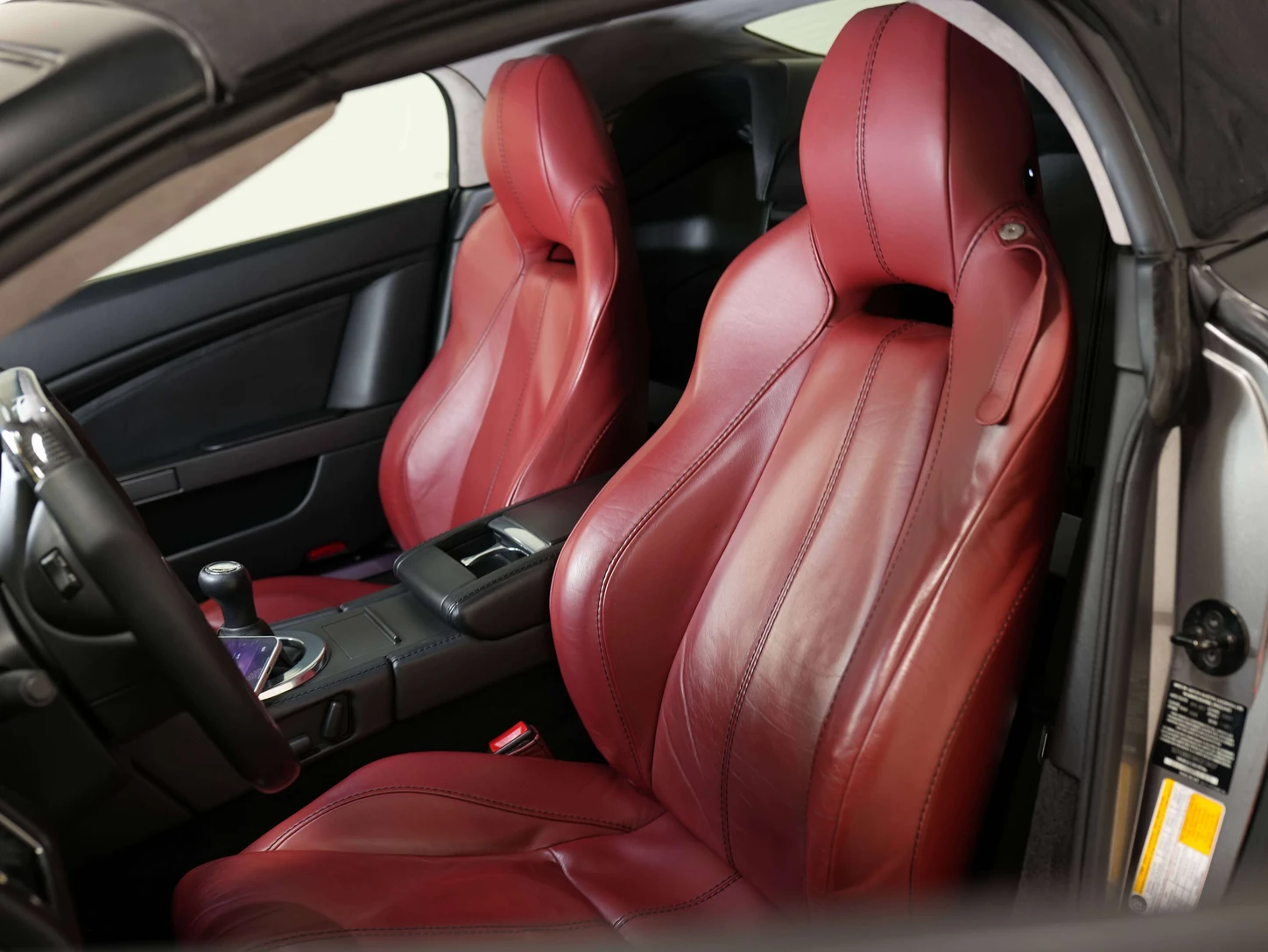 2010 Aston Martin V8 Vantage Roadster, 12/25