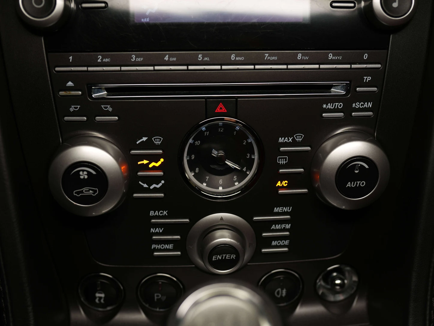 2010 Aston Martin V8 Vantage Roadster, 18/25