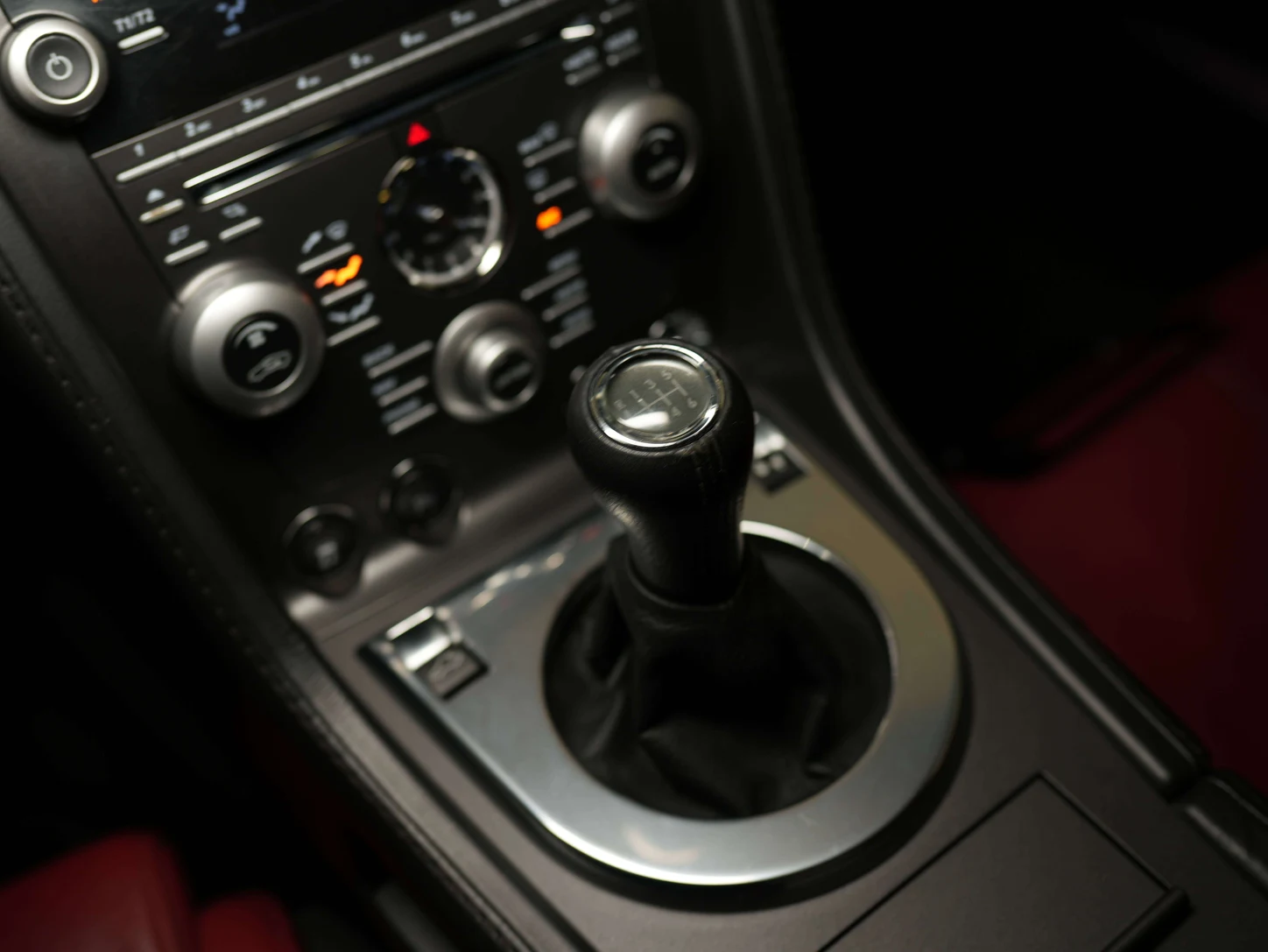 2010 Aston Martin V8 Vantage Roadster, 19/25