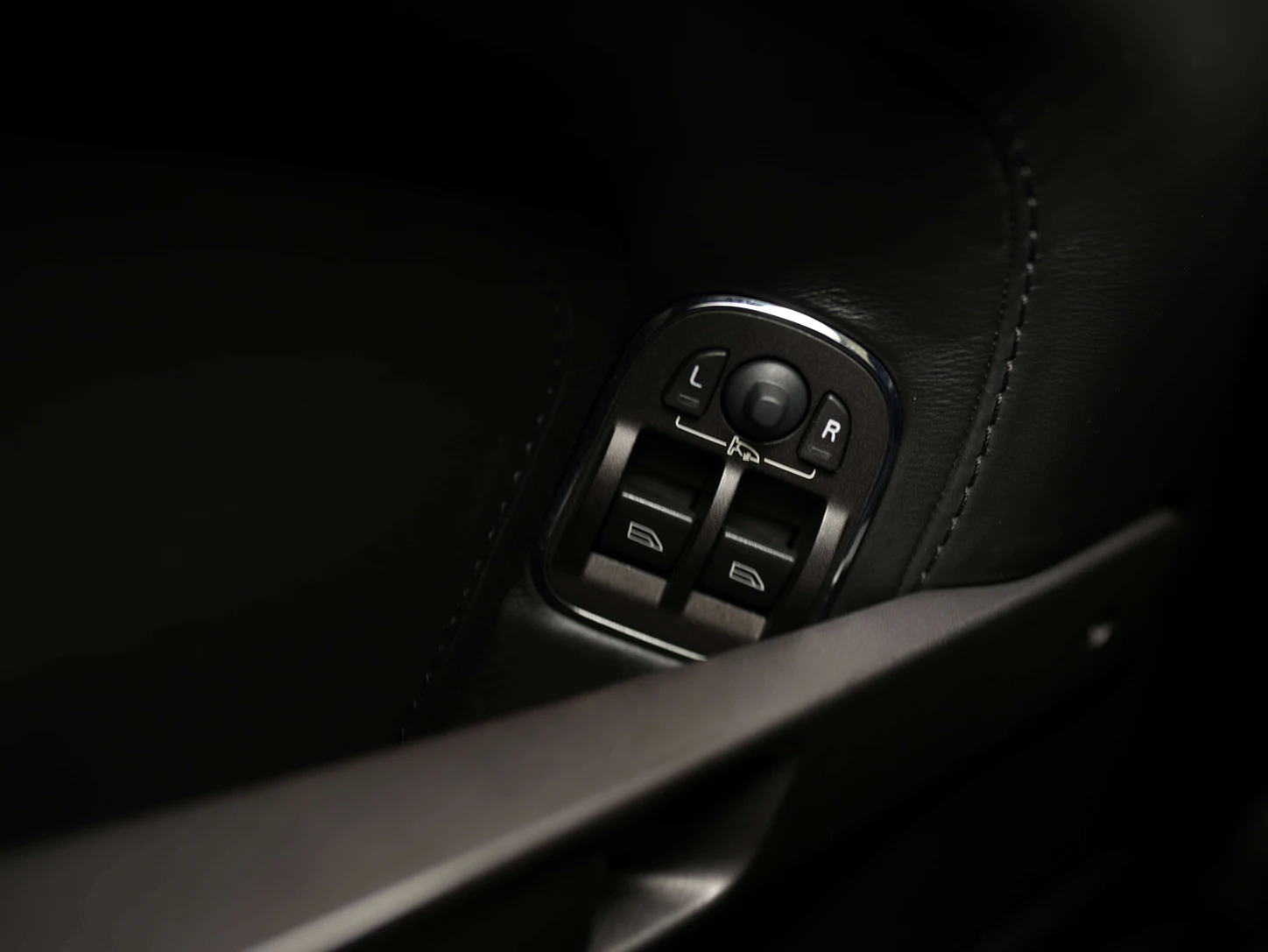 2010 Aston Martin V8 Vantage Roadster, 21/25