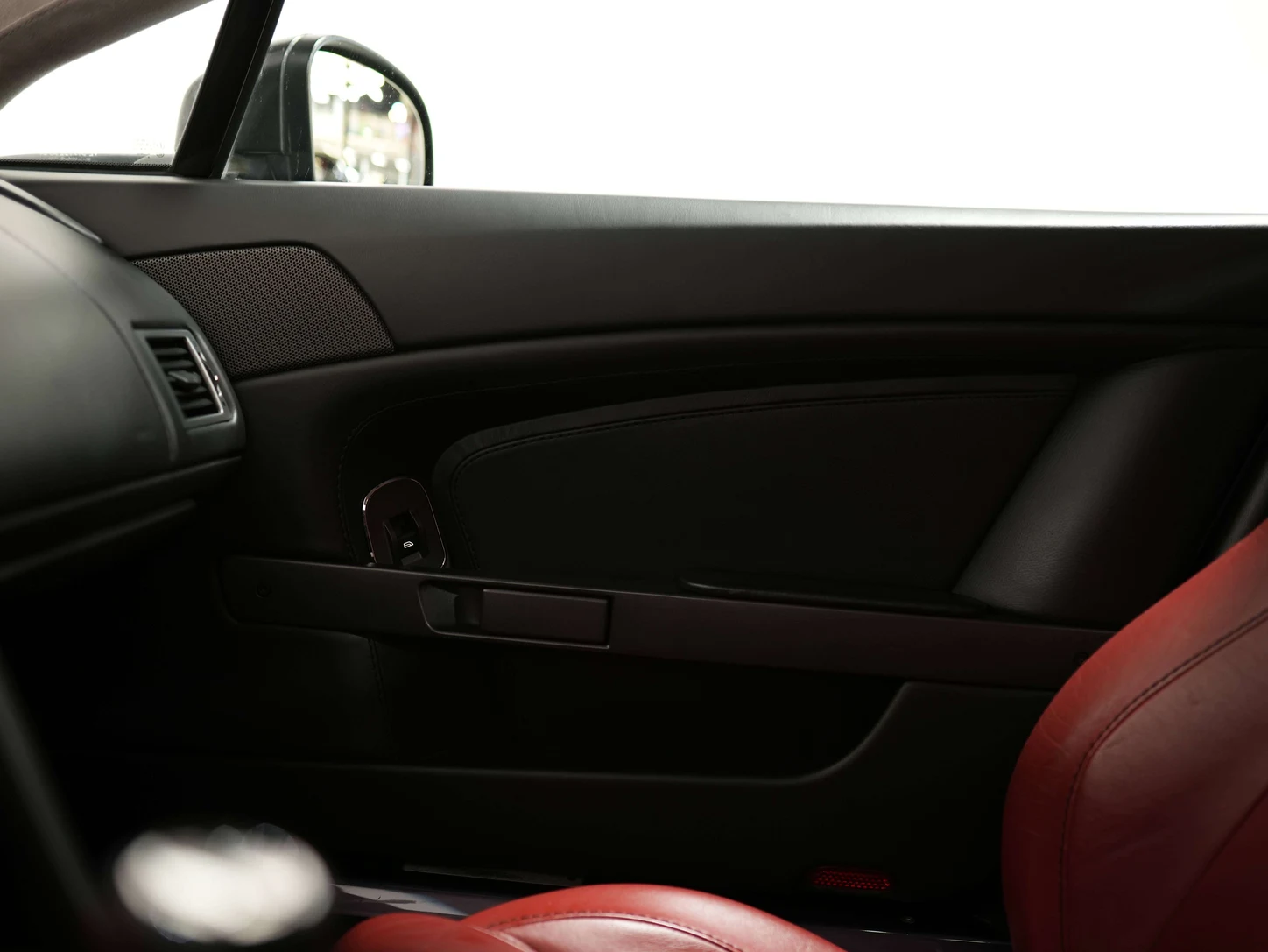 2010 Aston Martin V8 Vantage Roadster, 22/25