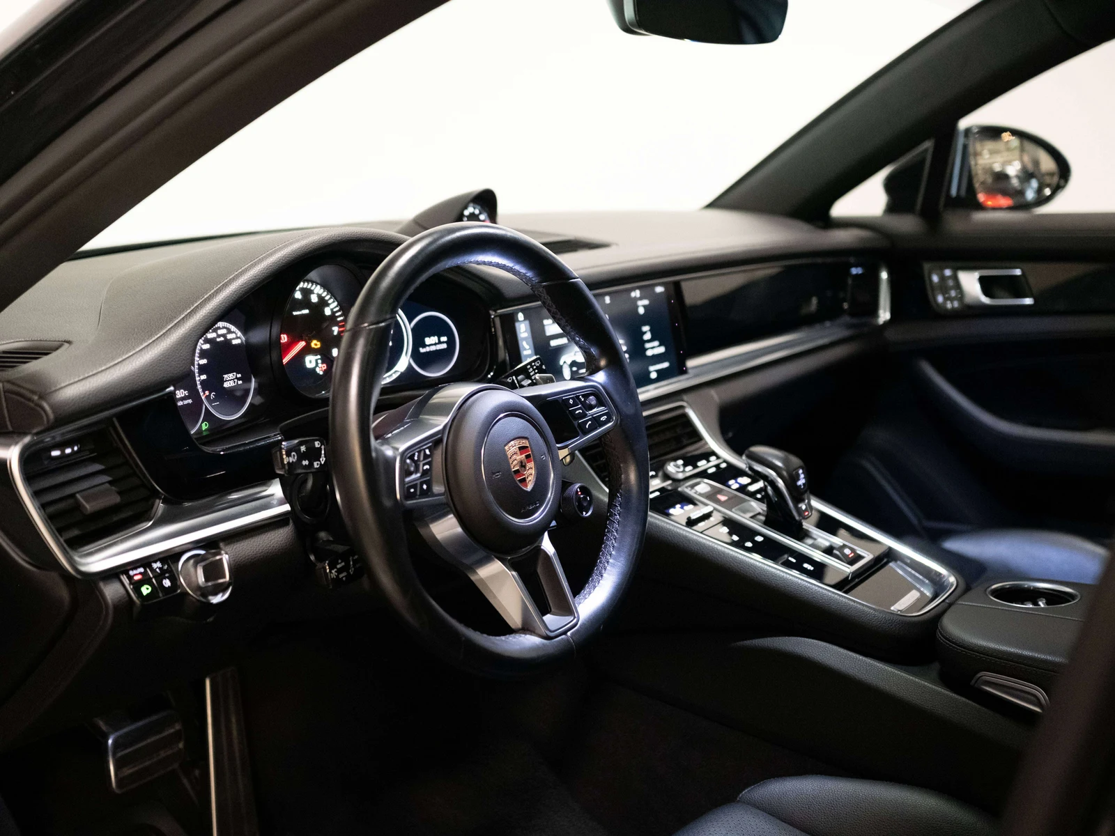 2017 Porsche Panamera 4S (971), 11/30