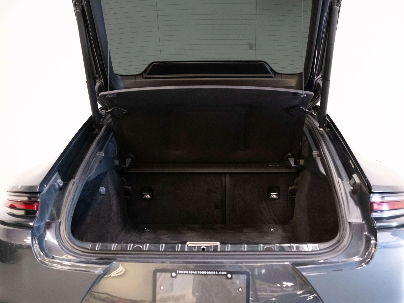 2017 Porsche Panamera 4S (971), 27/30