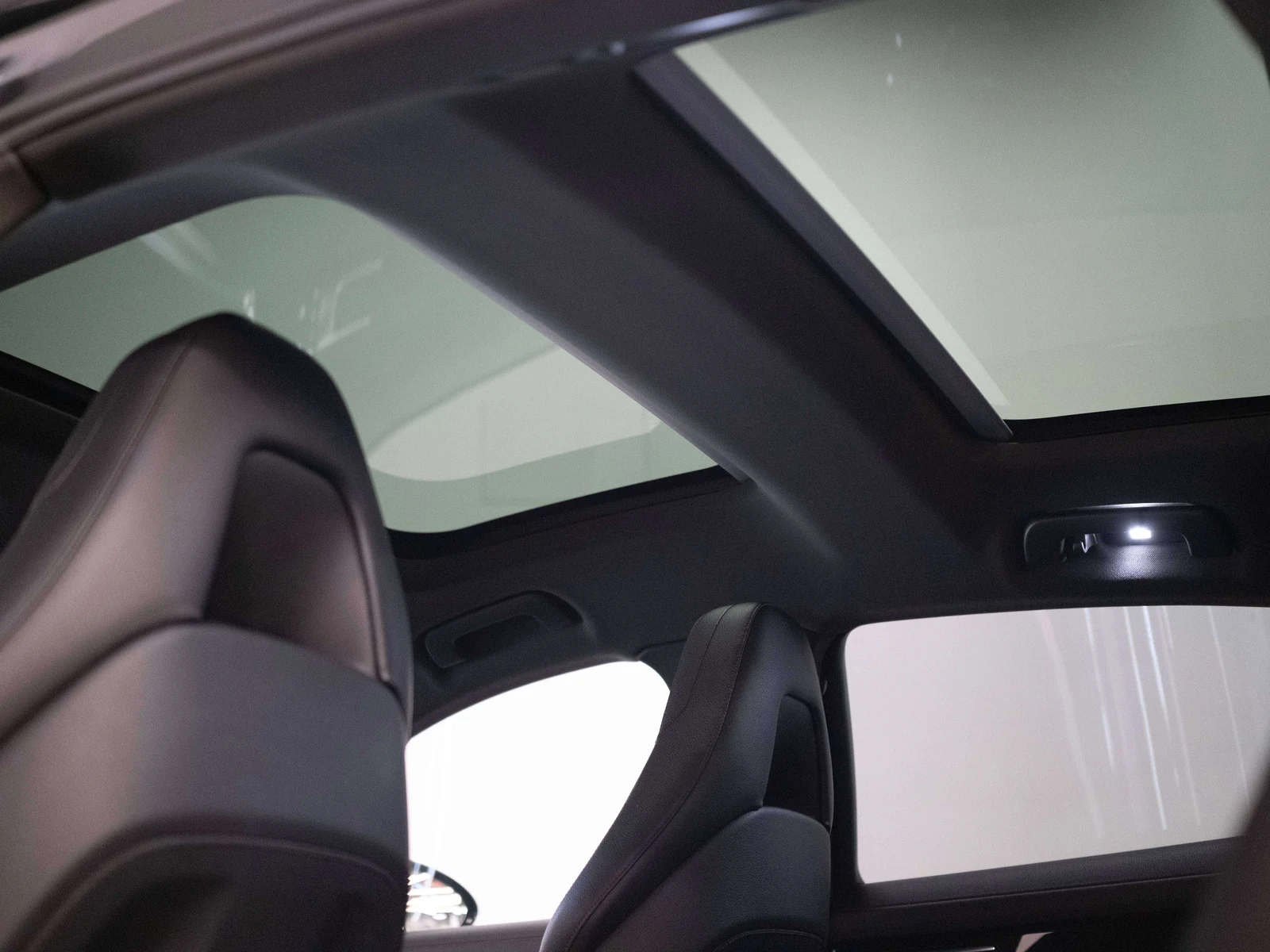 2017 Porsche Panamera 4S (971), 28/30
