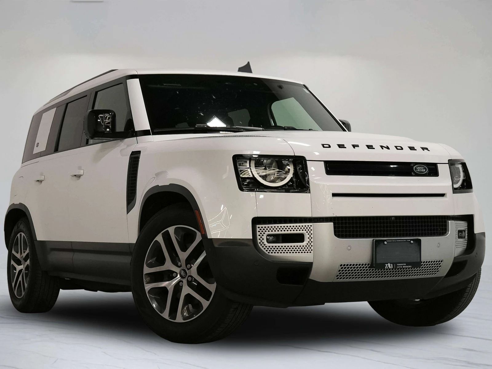 2023 Land Rover Defender 110 S (L663), 2/30