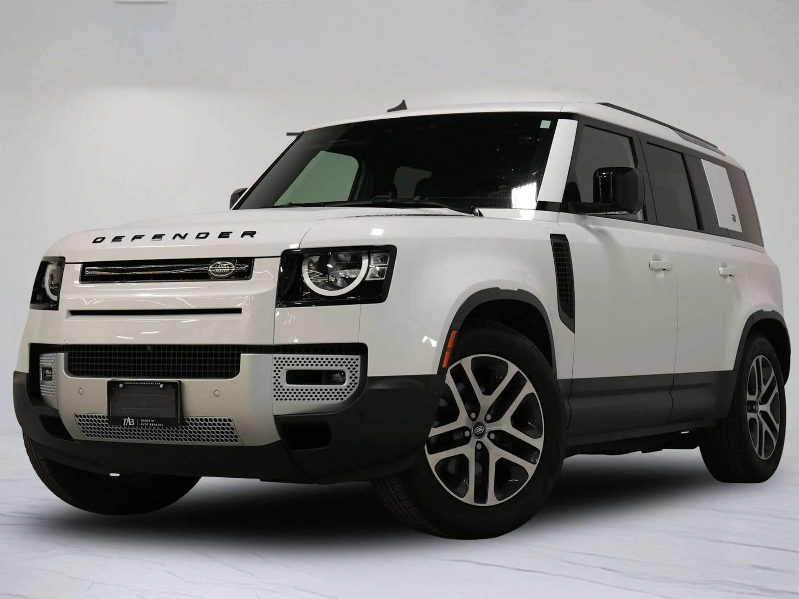 2023 Land Rover Defender 110 S (L663), 3/30