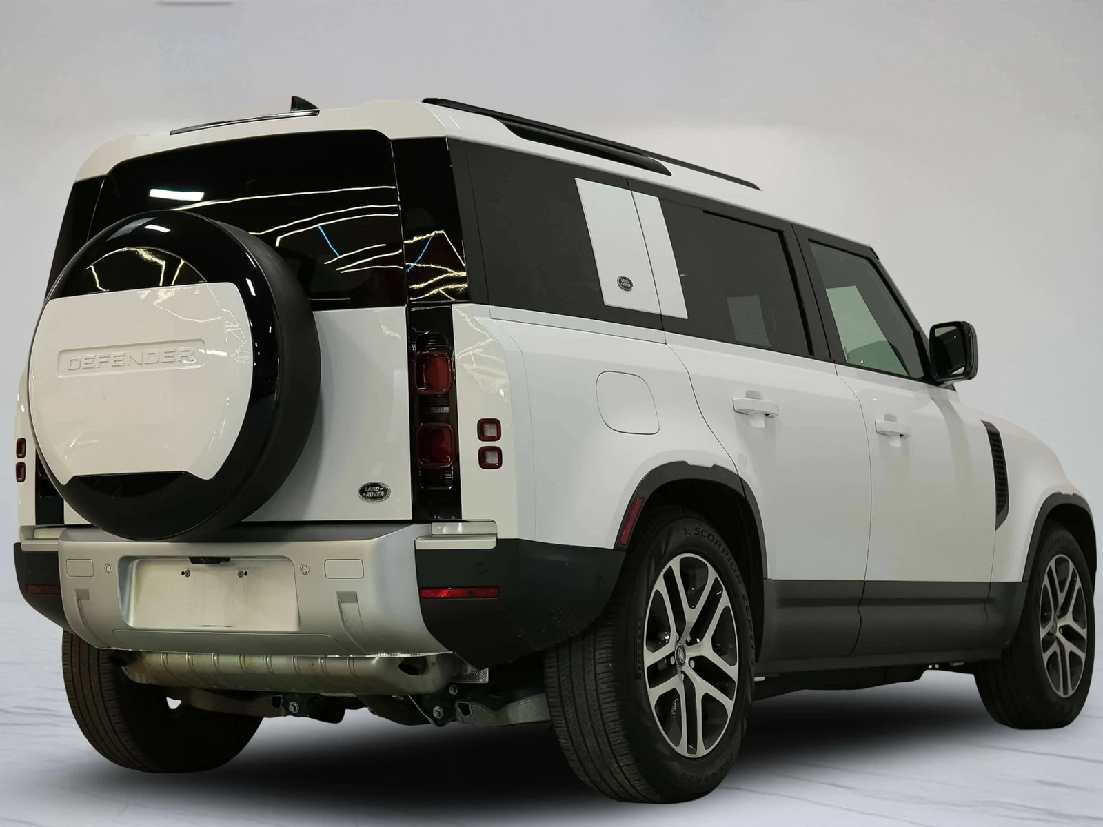 2023 Land Rover Defender 110 S (L663), 4/30