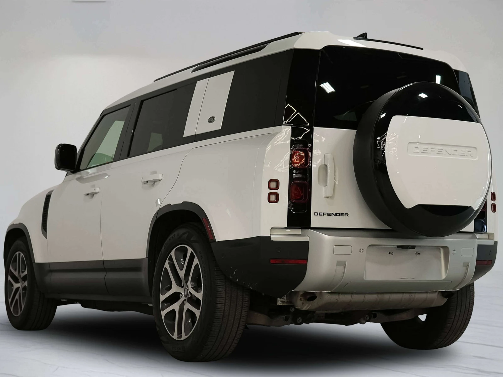 2023 Land Rover Defender 110 S (L663), 5/30