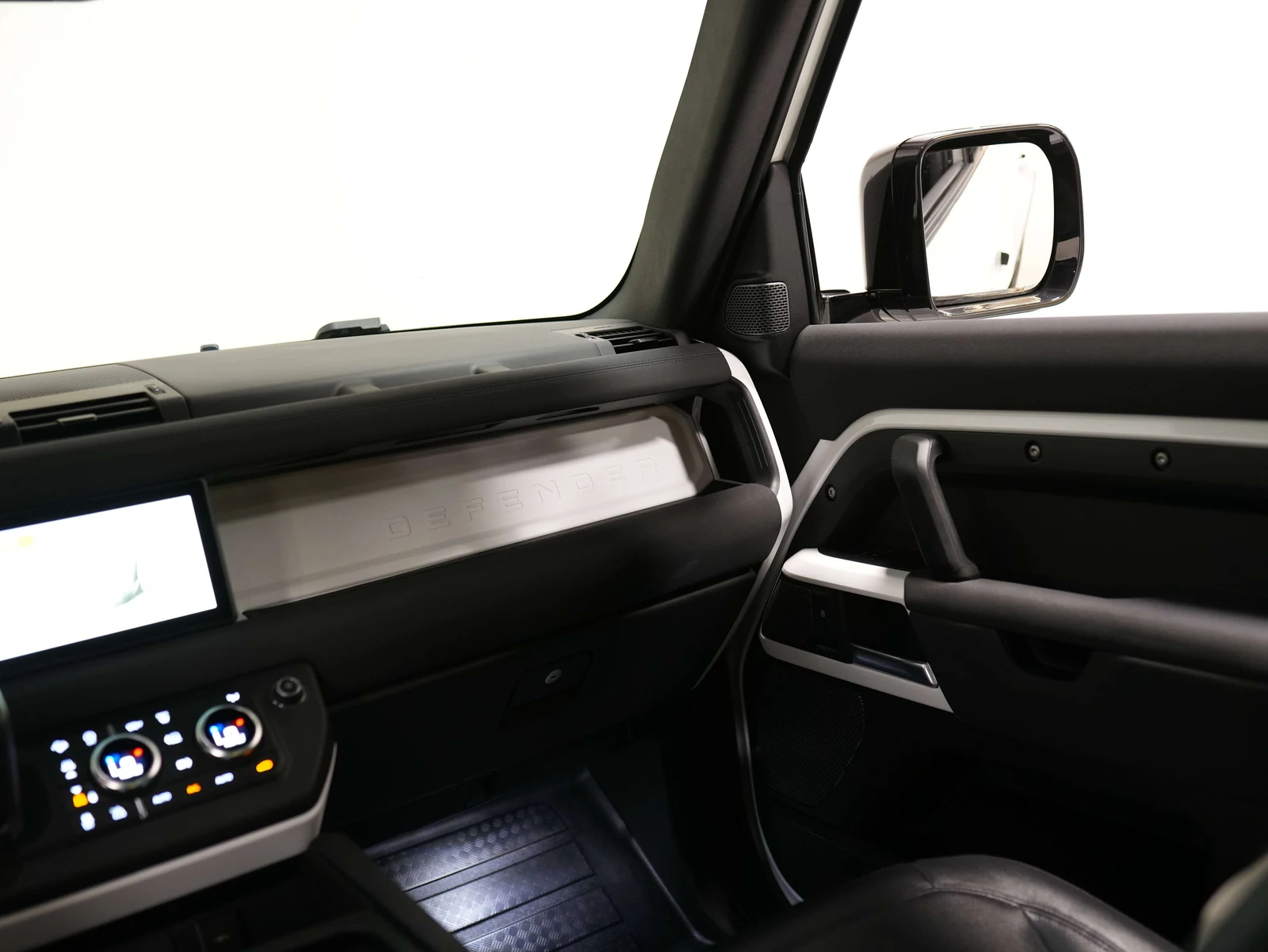 2023 Land Rover Defender 110 S (L663), 27/30