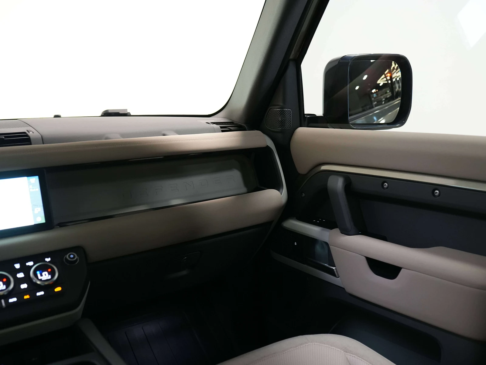 2020 Land Rover Defender 110 SE (L663), 23/28