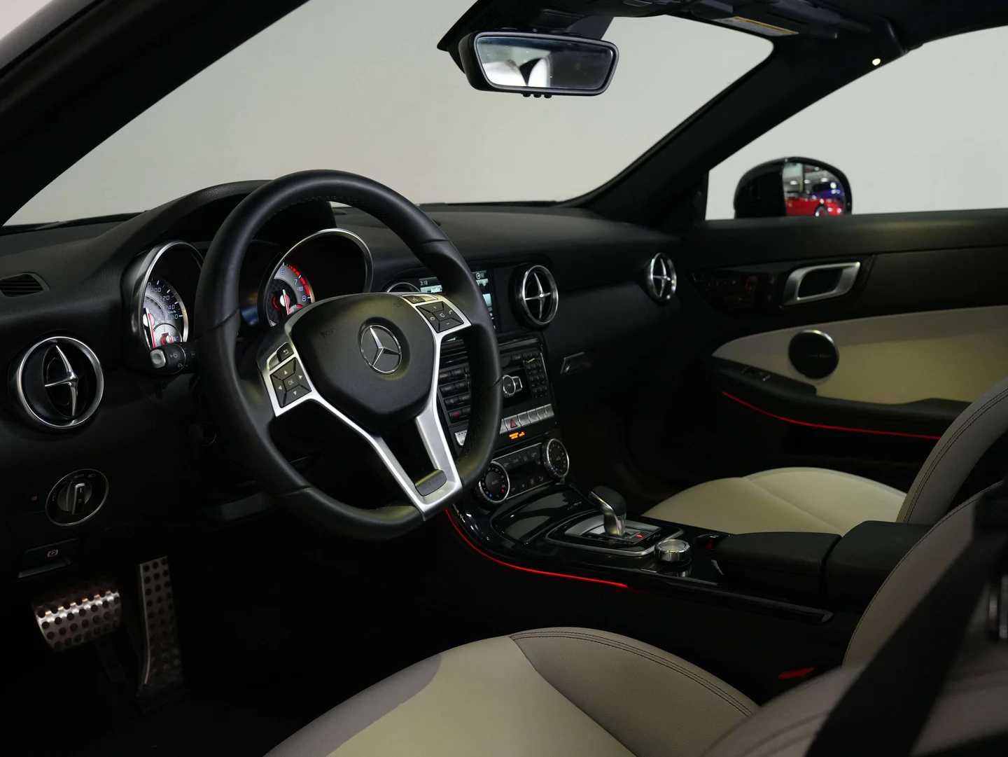 2016 Mercedes-Benz SLK 300 (R172), 11/26