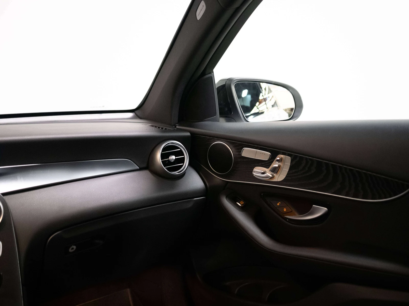2020 Mercedes-Benz GLC 300, 25/28