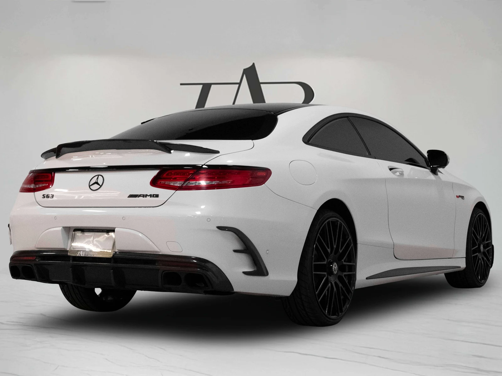 2016 Mercedes-AMG S 63 Coupé, 4/30