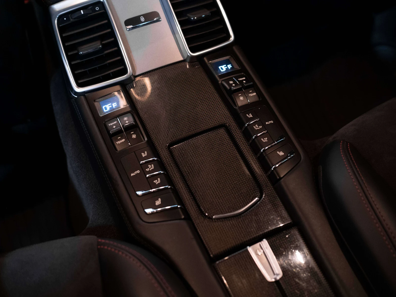 2015 Porsche Panamera GTS, 27/30