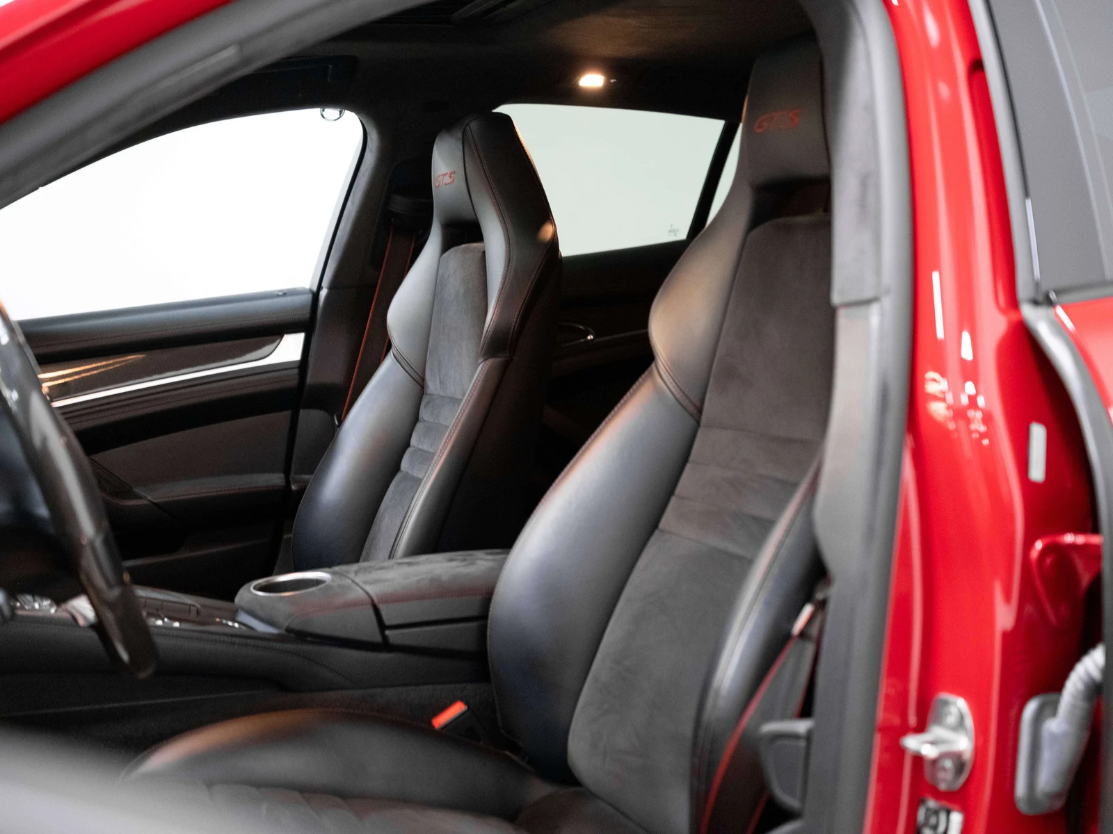 2015 Porsche Panamera GTS, 29/30