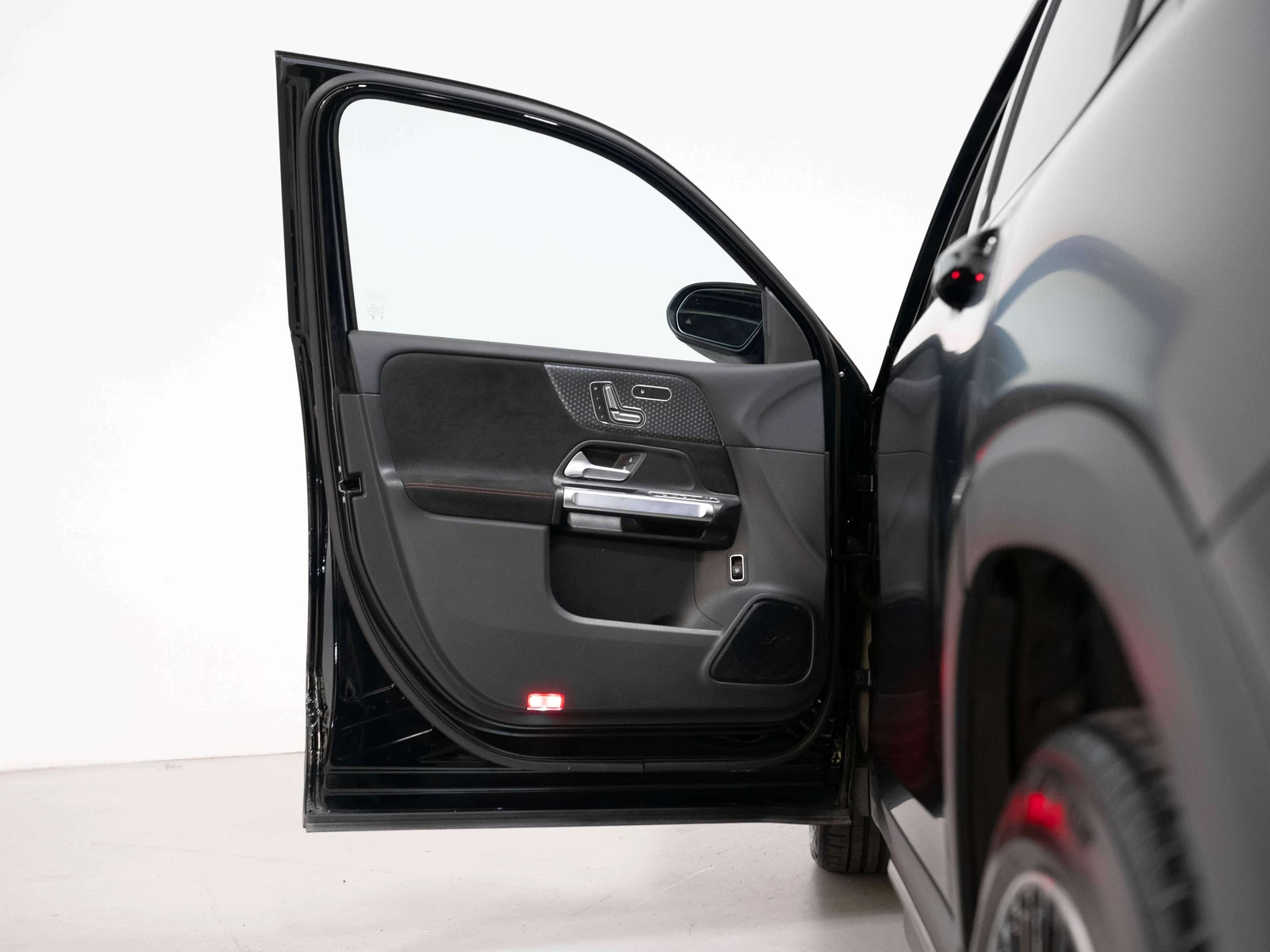 2025 Mercedes-Benz EQB 300, 8/30