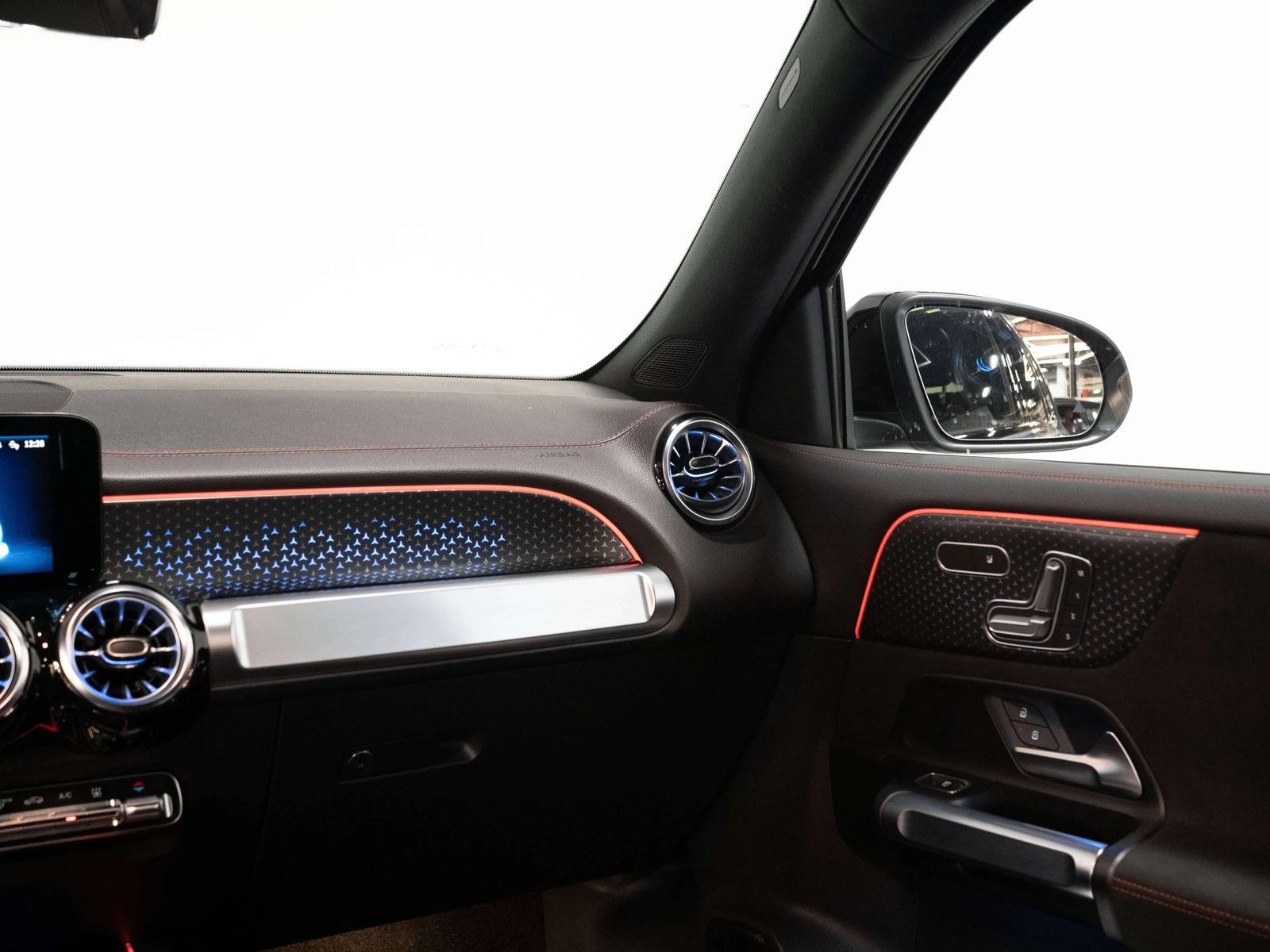2025 Mercedes-Benz EQB 300, 28/30