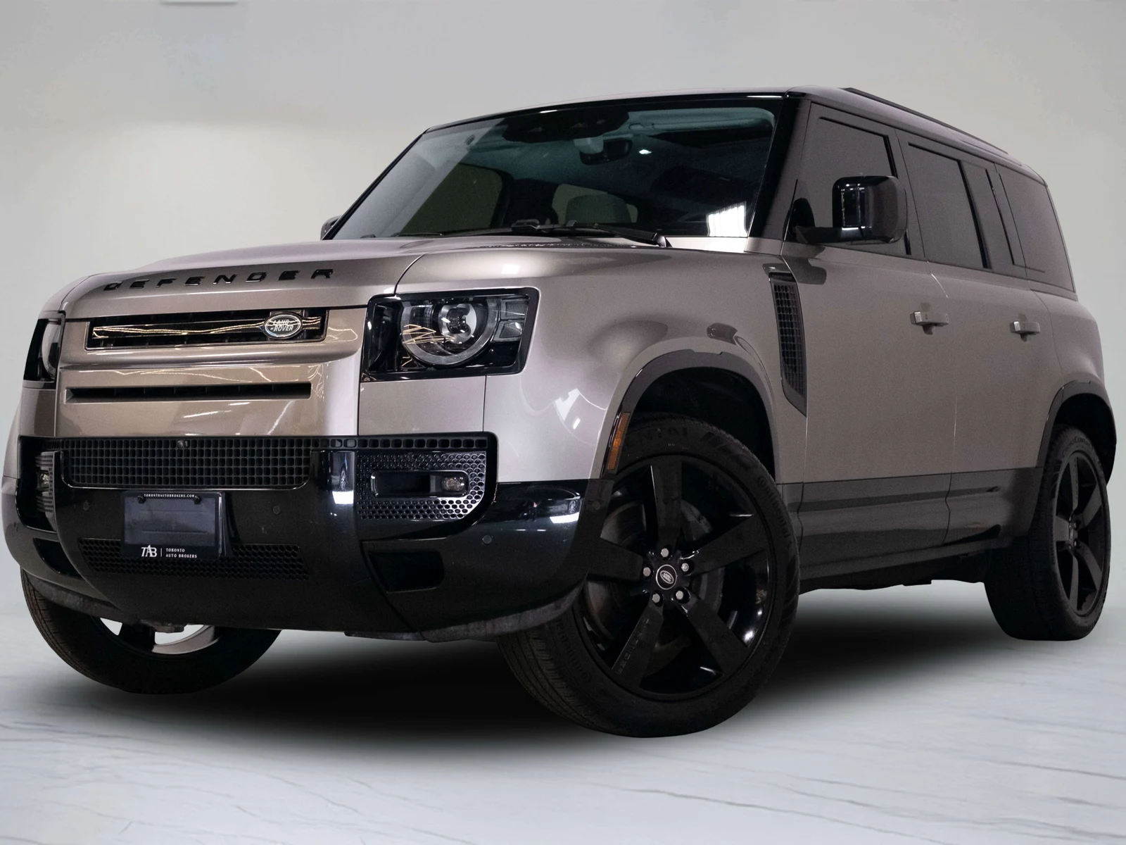 2025 Land Rover Defender 110 X-Dynamic SE (L663), 3/30