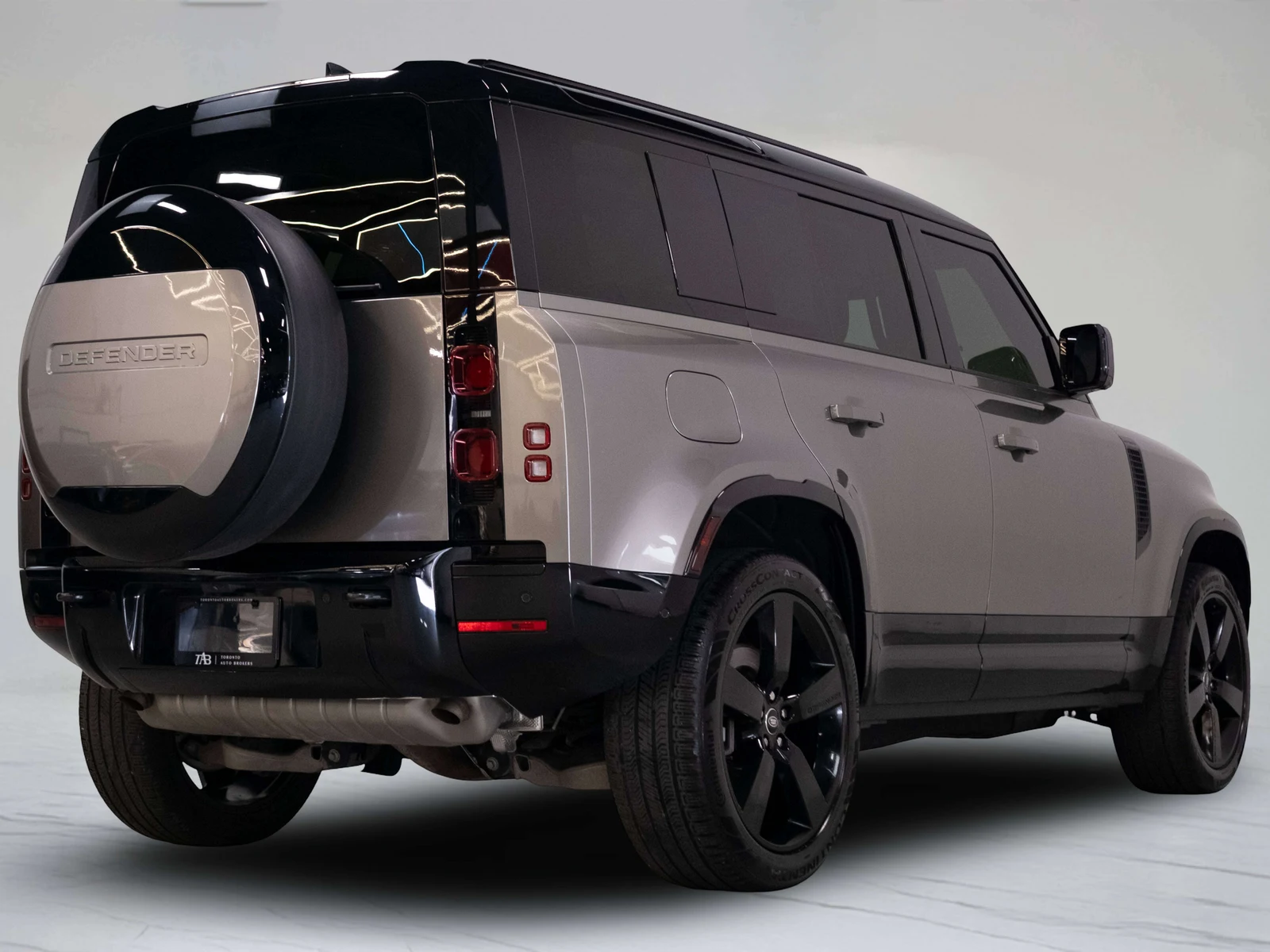 2025 Land Rover Defender 110 X-Dynamic SE (L663), 4/30