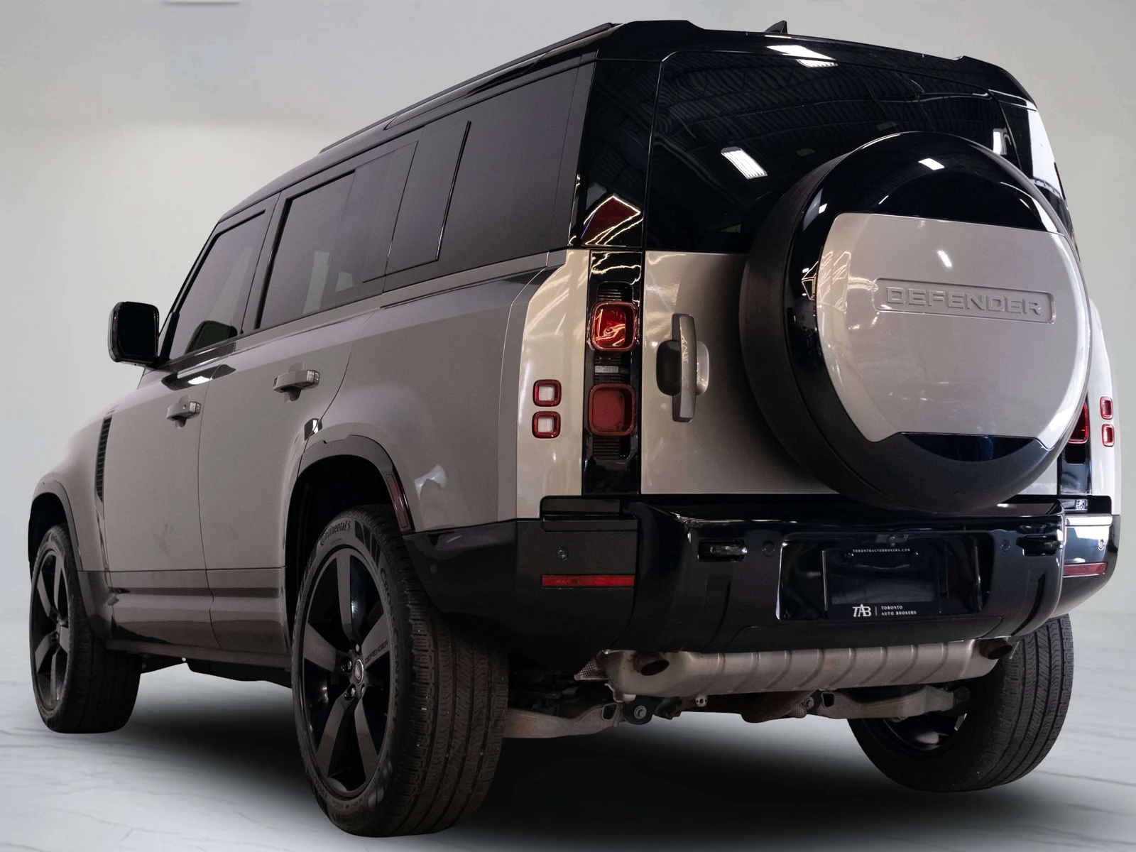 2025 Land Rover Defender 110 X-Dynamic SE (L663), 5/30