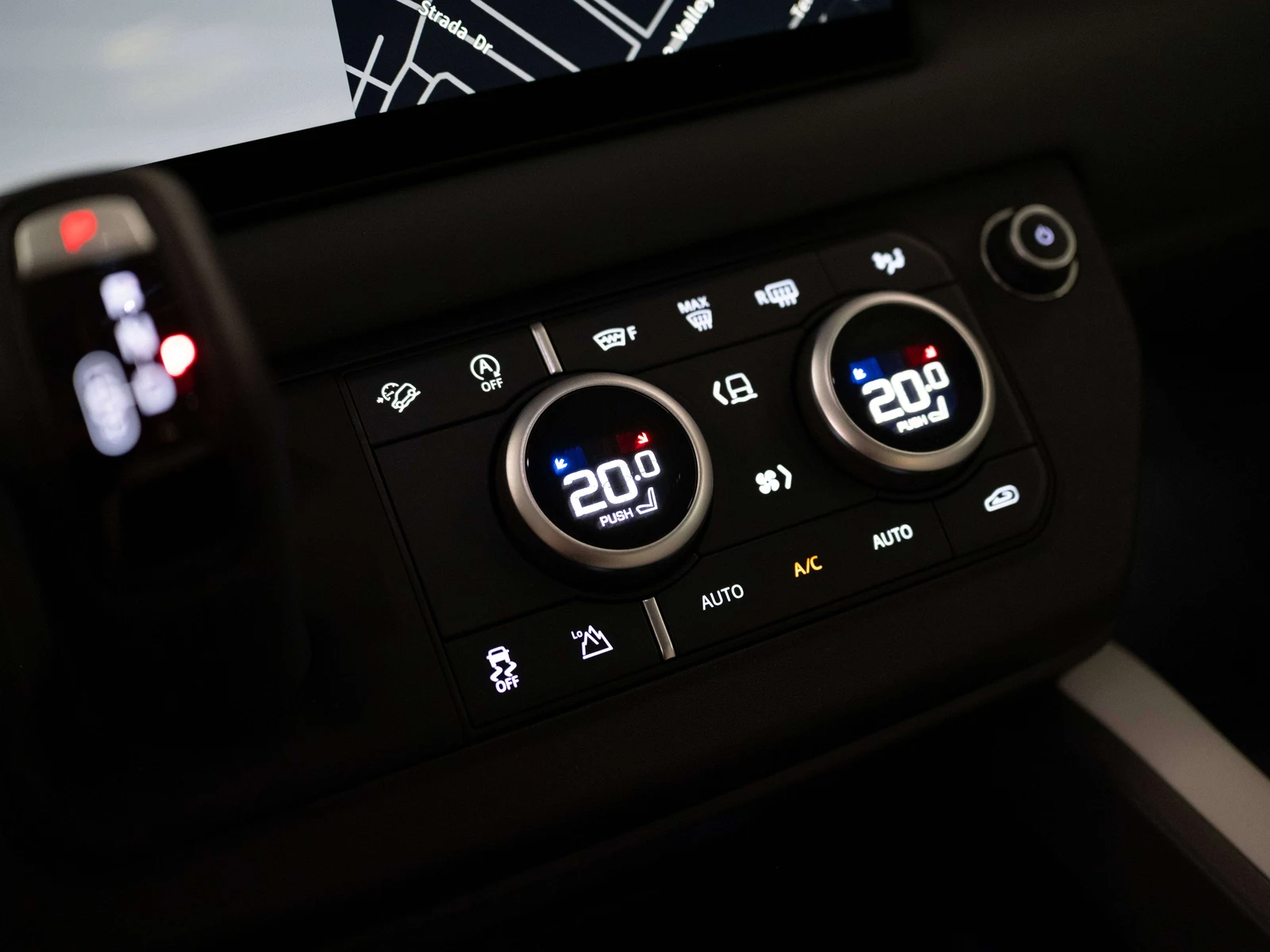 2025 Land Rover Defender 110 X-Dynamic SE (L663), 16/30
