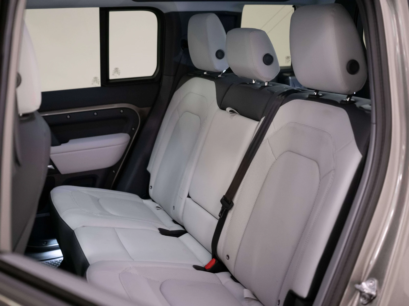 2025 Land Rover Defender 110 X-Dynamic SE (L663), 20/30