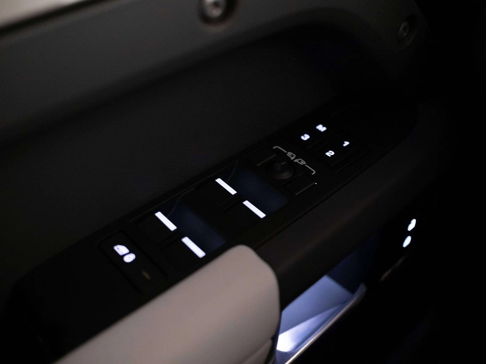 2025 Land Rover Defender 110 X-Dynamic SE (L663), 21/30