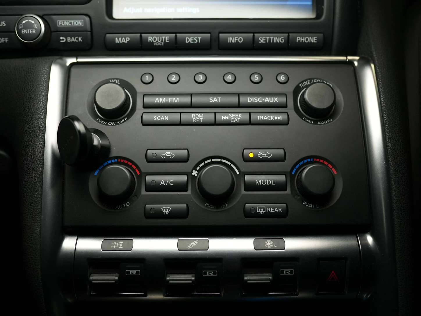 2011 Nissan GT-R Premium (R35), 17/29