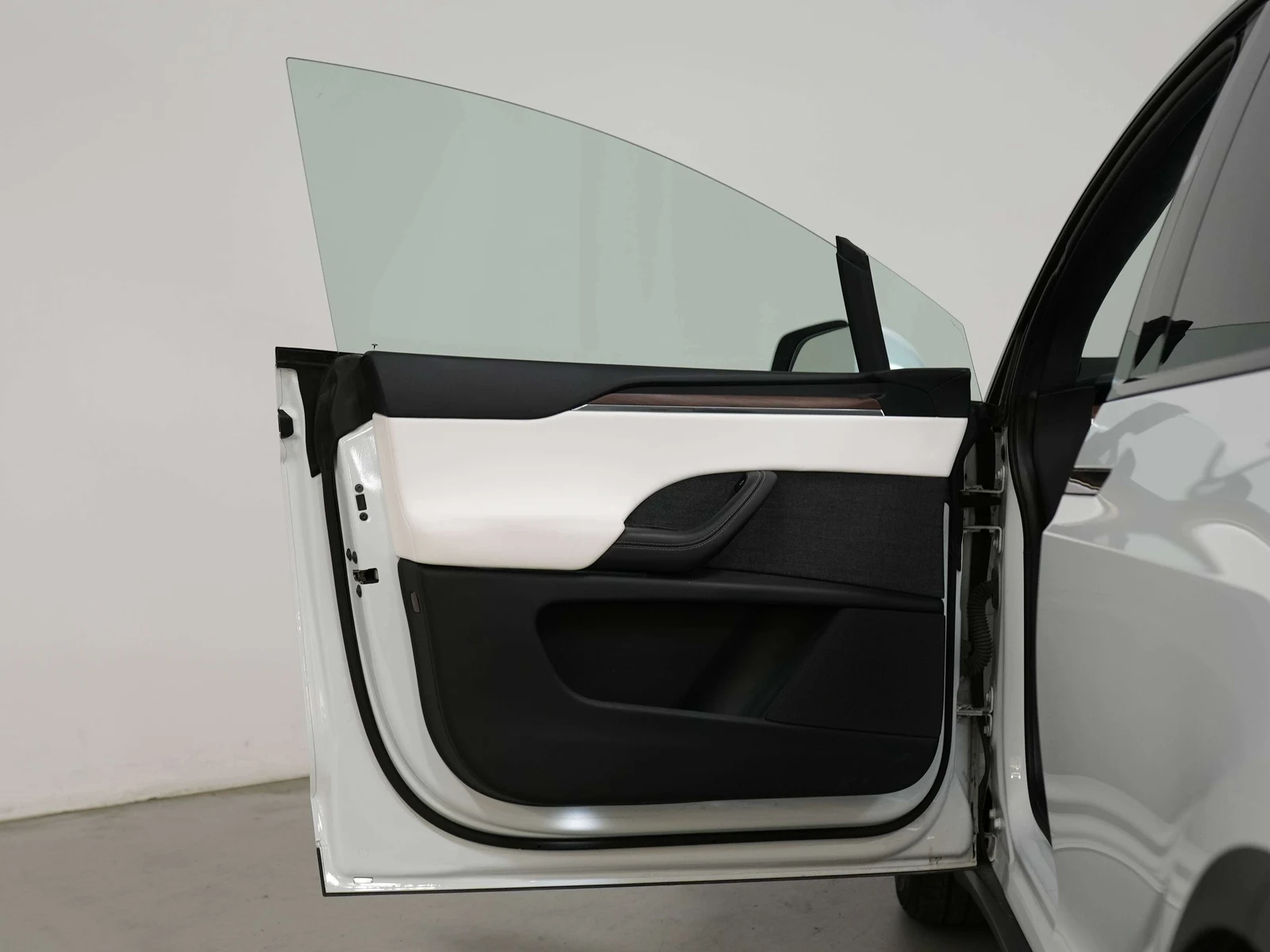 2023 Tesla Model X, 8/25