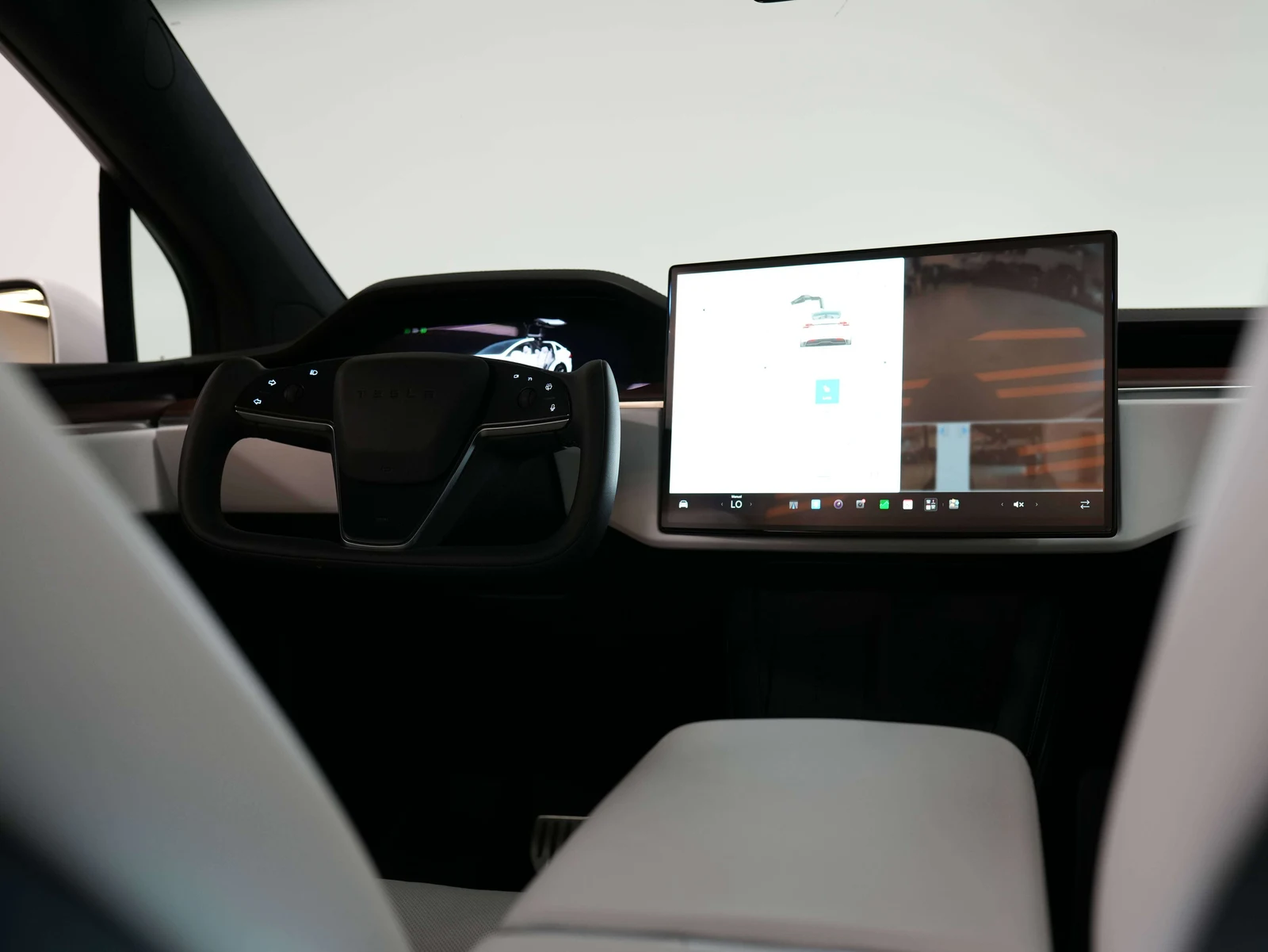 2023 Tesla Model X, 18/25