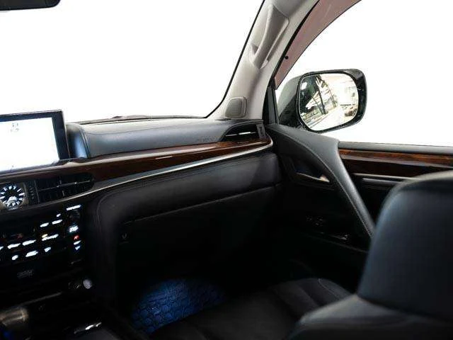 2017 Lexus LX 570, 28/30