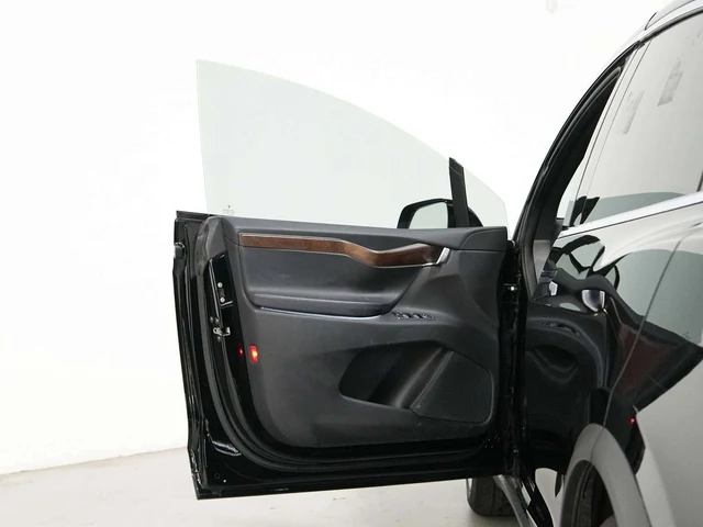 2021 Tesla Model X, 8/26