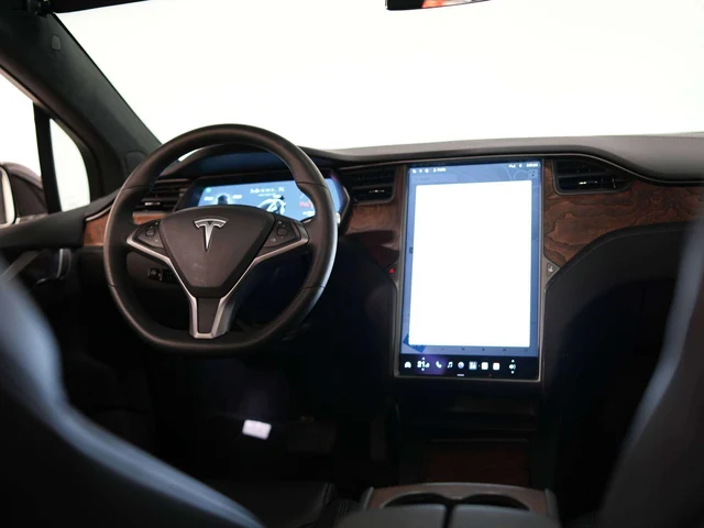 2021 Tesla Model X, 23/26